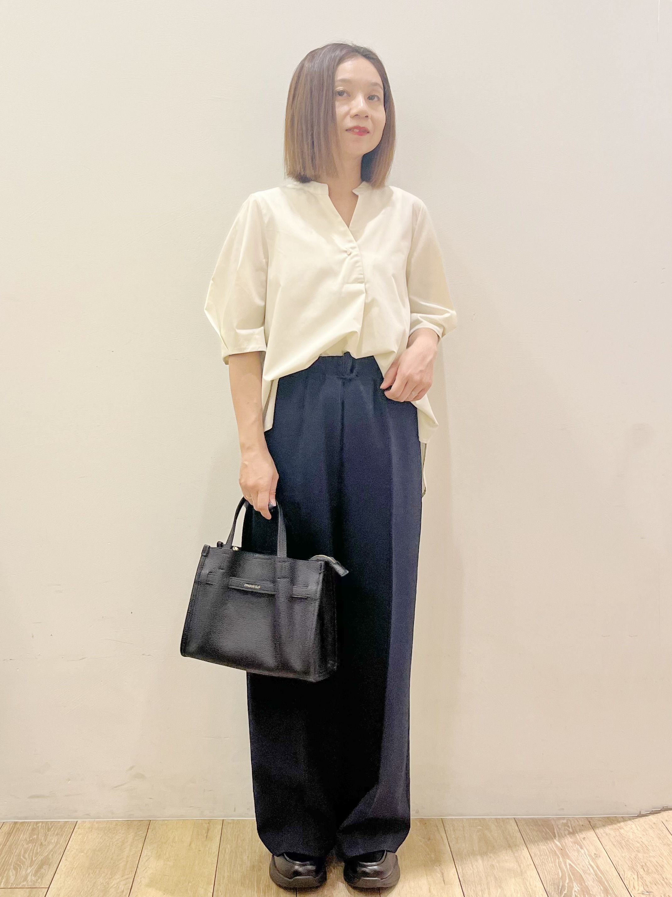 kcさんの「OPAQUE.CLIP｜タックスリーブ スキッパーブラウス【洗濯機OK】」を使ったコーディネート