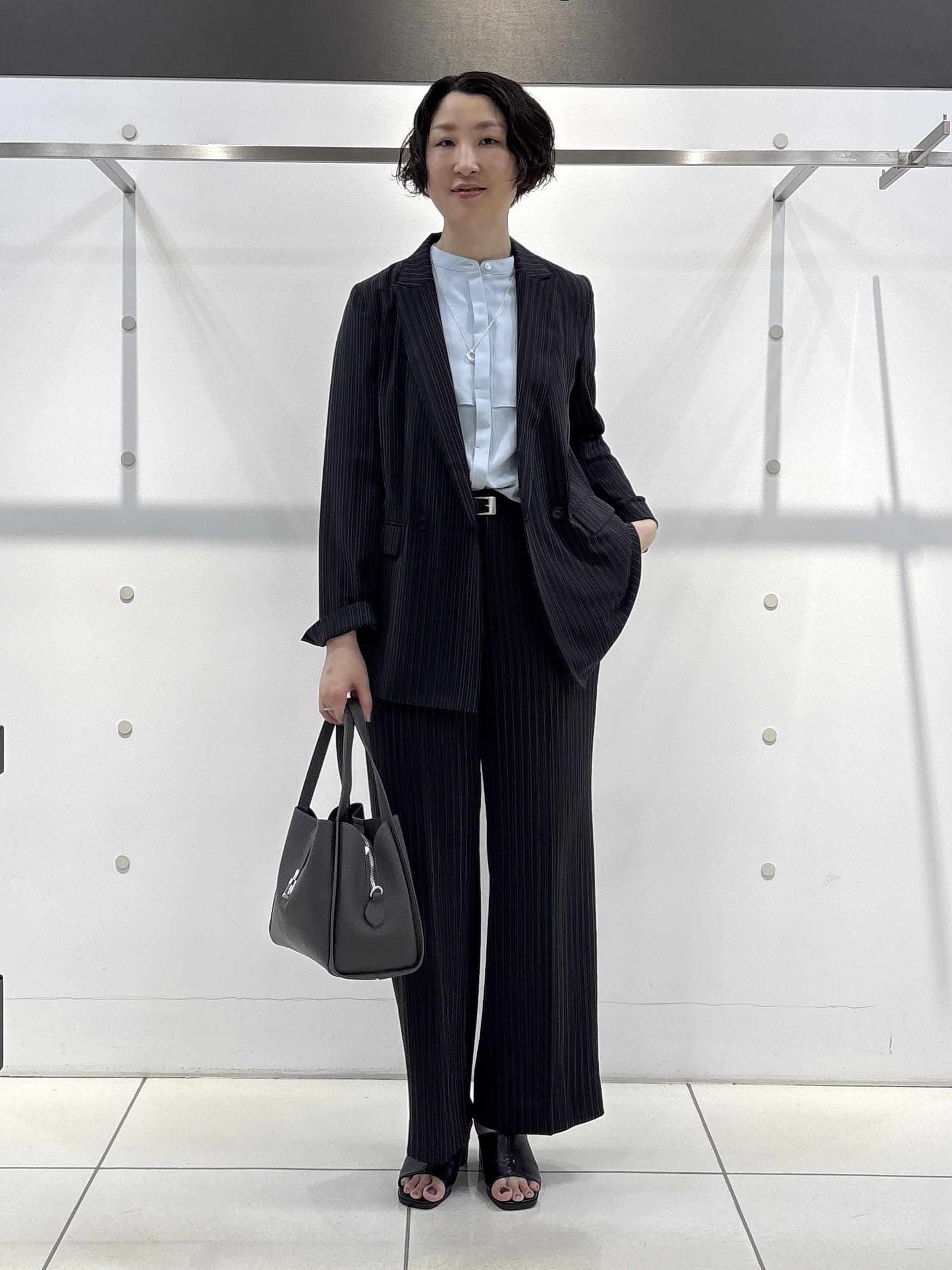 yuriさんの「INDIVI｜【接触冷感/UVケア/夏羽織り/着る日傘】ケープ風ブラウス」を使ったコーディネート
