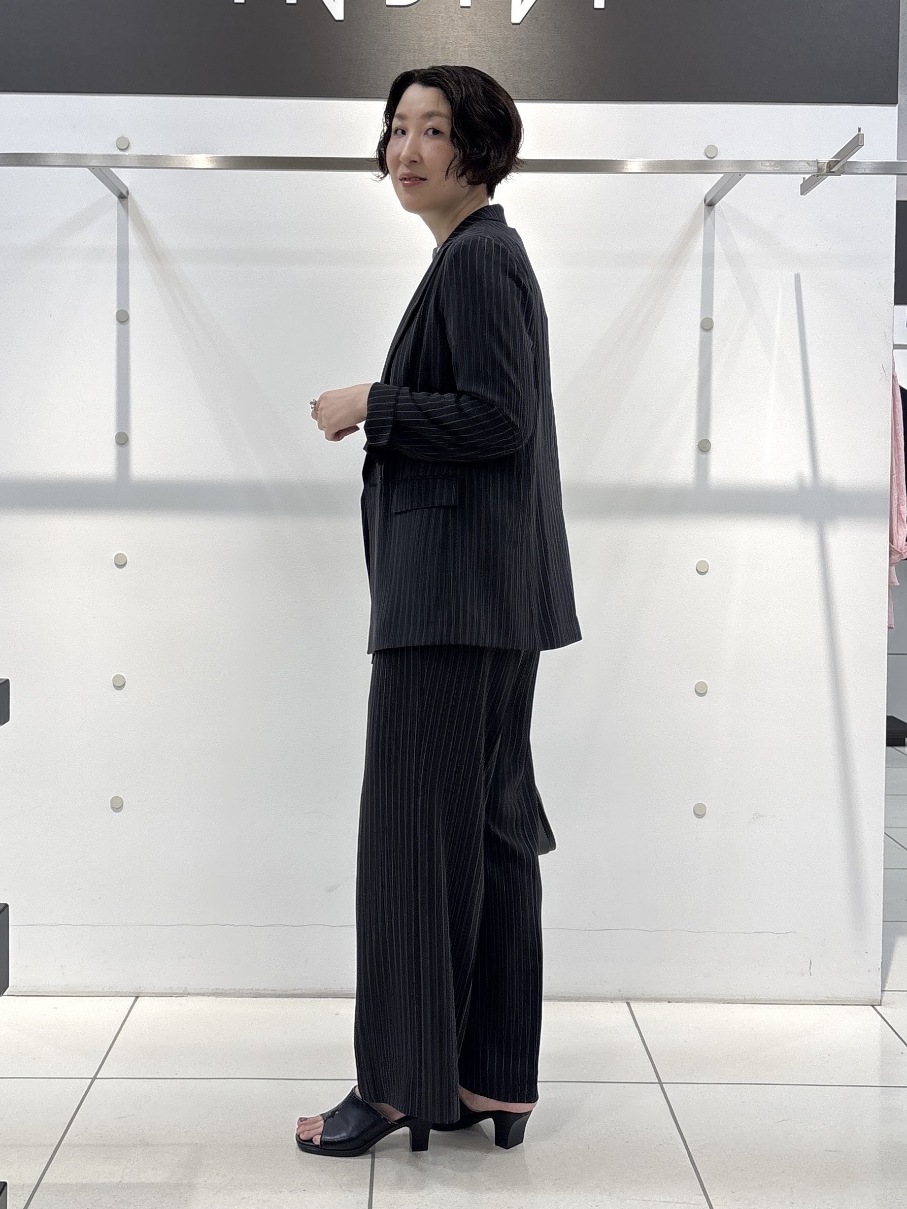 yuriさんの「INDIVI｜【接触冷感/UVケア/夏羽織り/着る日傘】ケープ風ブラウス」を使ったコーディネート