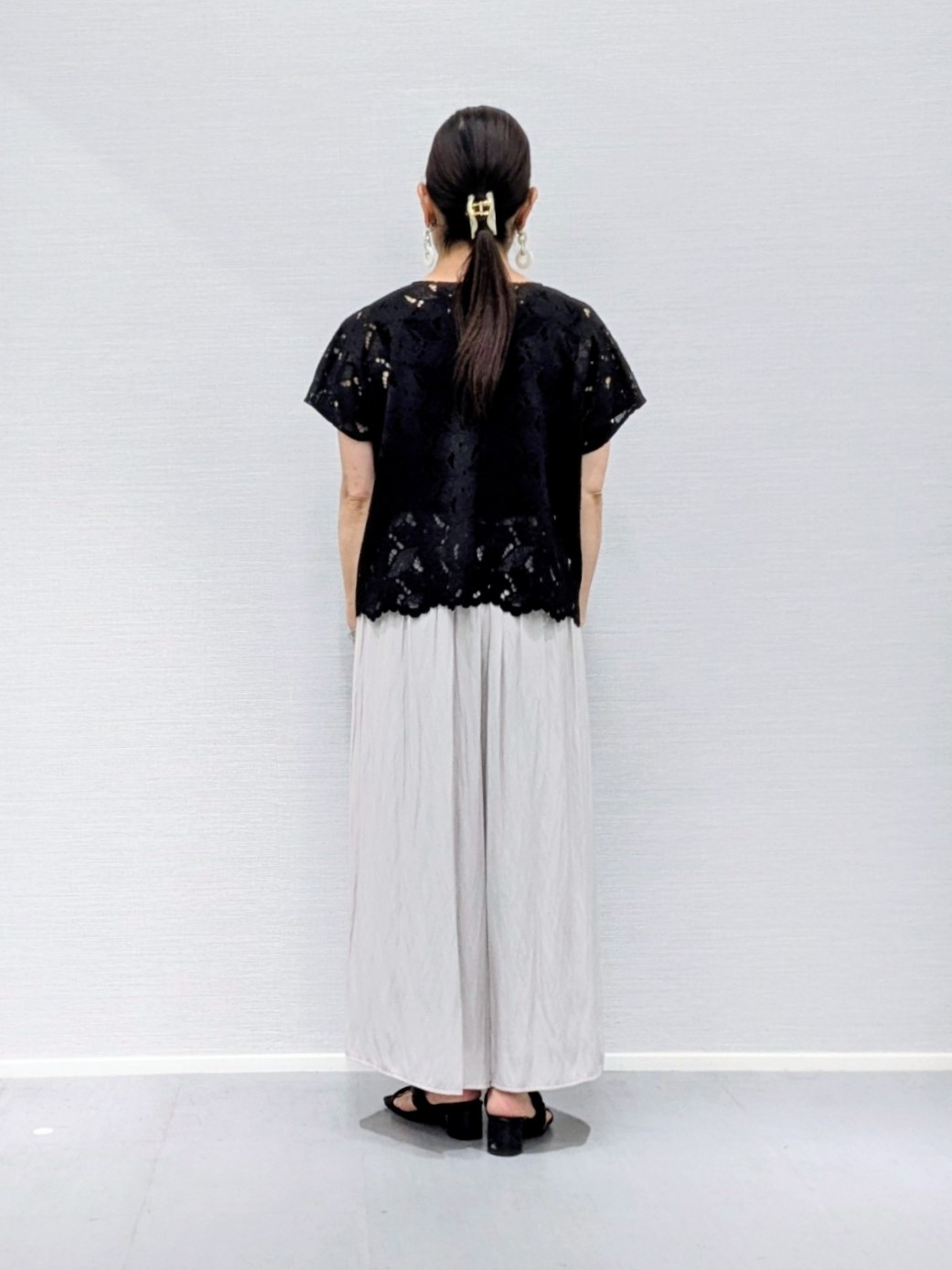 makkyさんの「UNTITLED｜【セットアップ可/品のある透け感】リーフレースブラウス」を使ったコーディネート