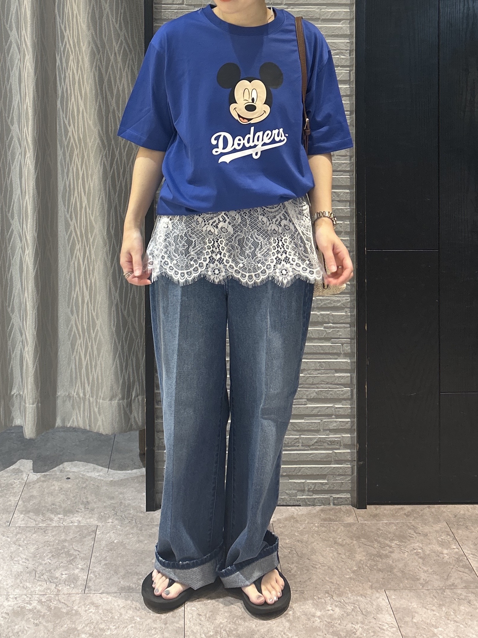 ga_riさんの「THE SHOP TK｜【Disney】【MLB】スペシャルデザイン半袖Tシャツ」を使ったコーディネート
