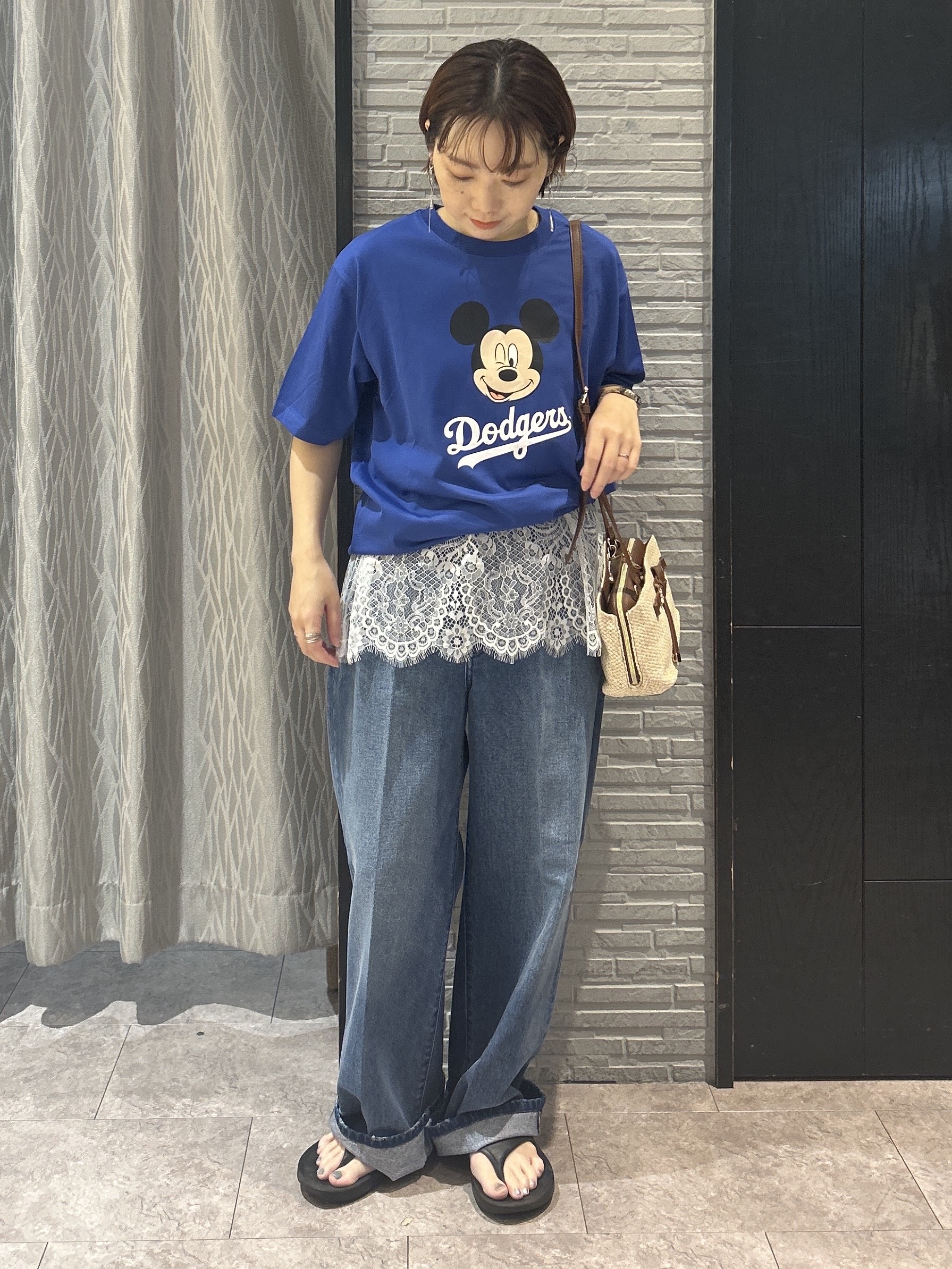 ga_riさんの「THE SHOP TK｜【Disney】【MLB】スペシャルデザイン半袖Tシャツ」を使ったコーディネート