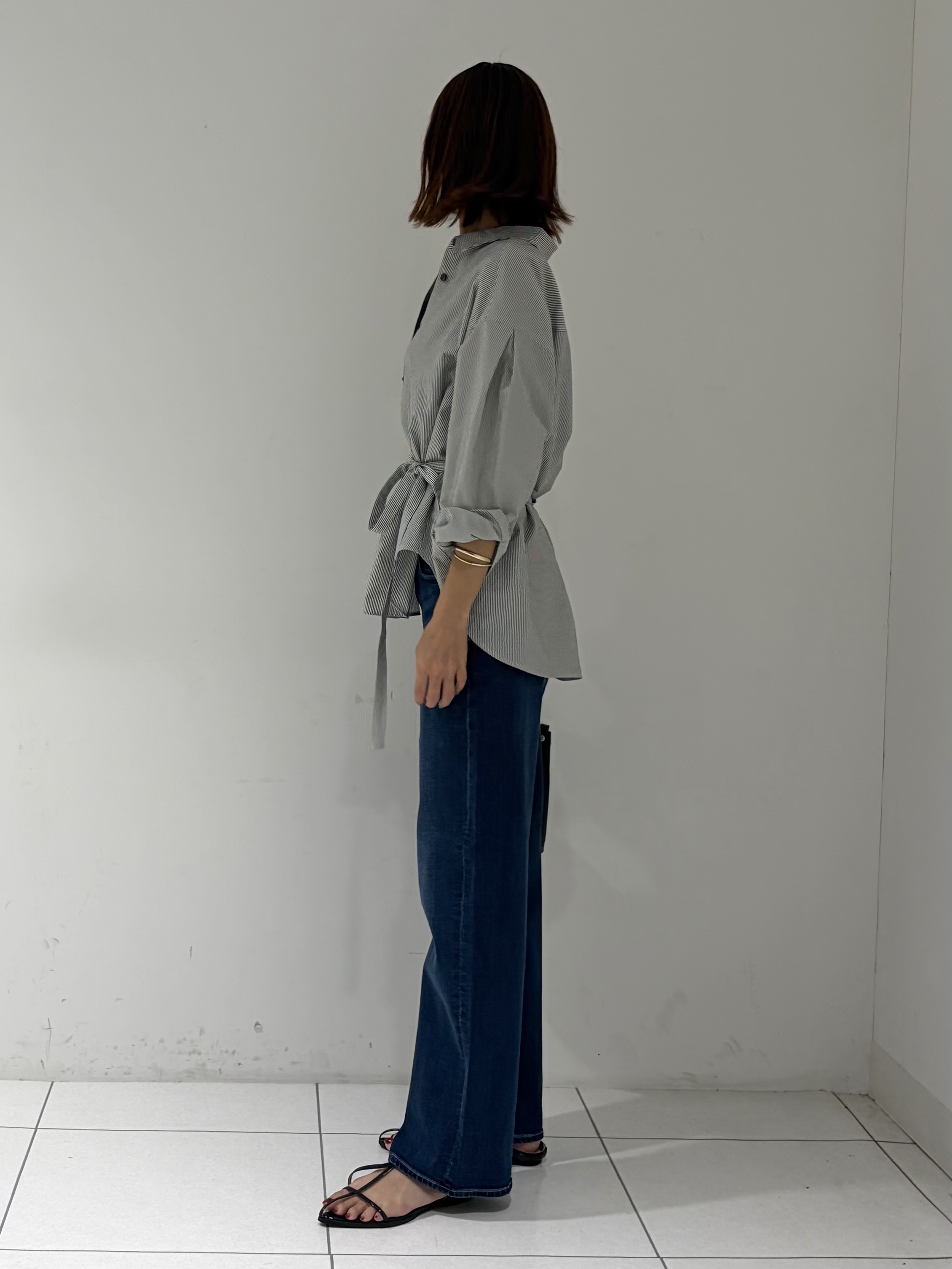 shioriさんの「INDIVI｜【褒められデニム】ワイドストレート デニムパンツ」を使ったコーディネート