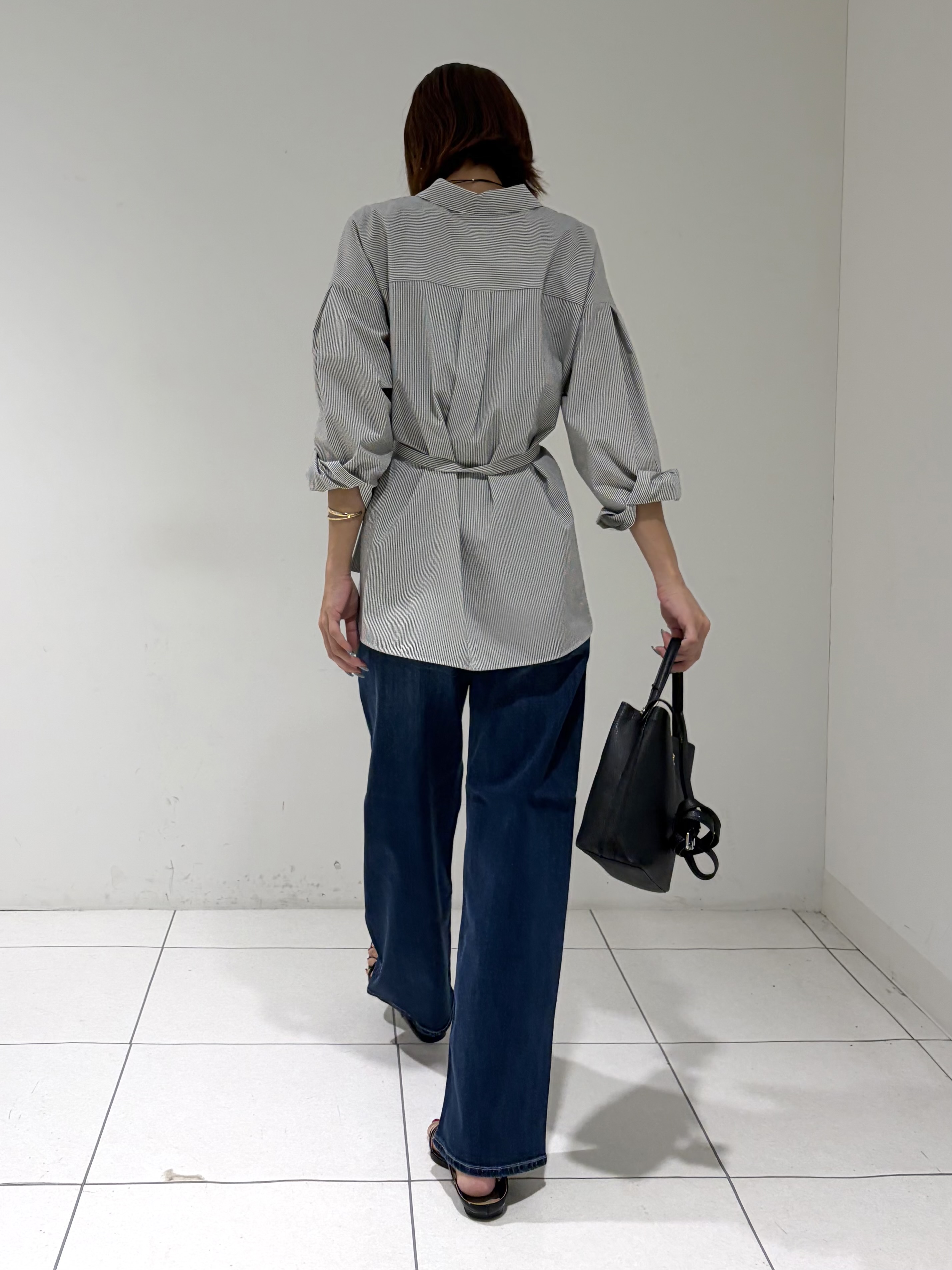 shioriさんの「INDIVI｜【褒められデニム】ワイドストレート デニムパンツ」を使ったコーディネート