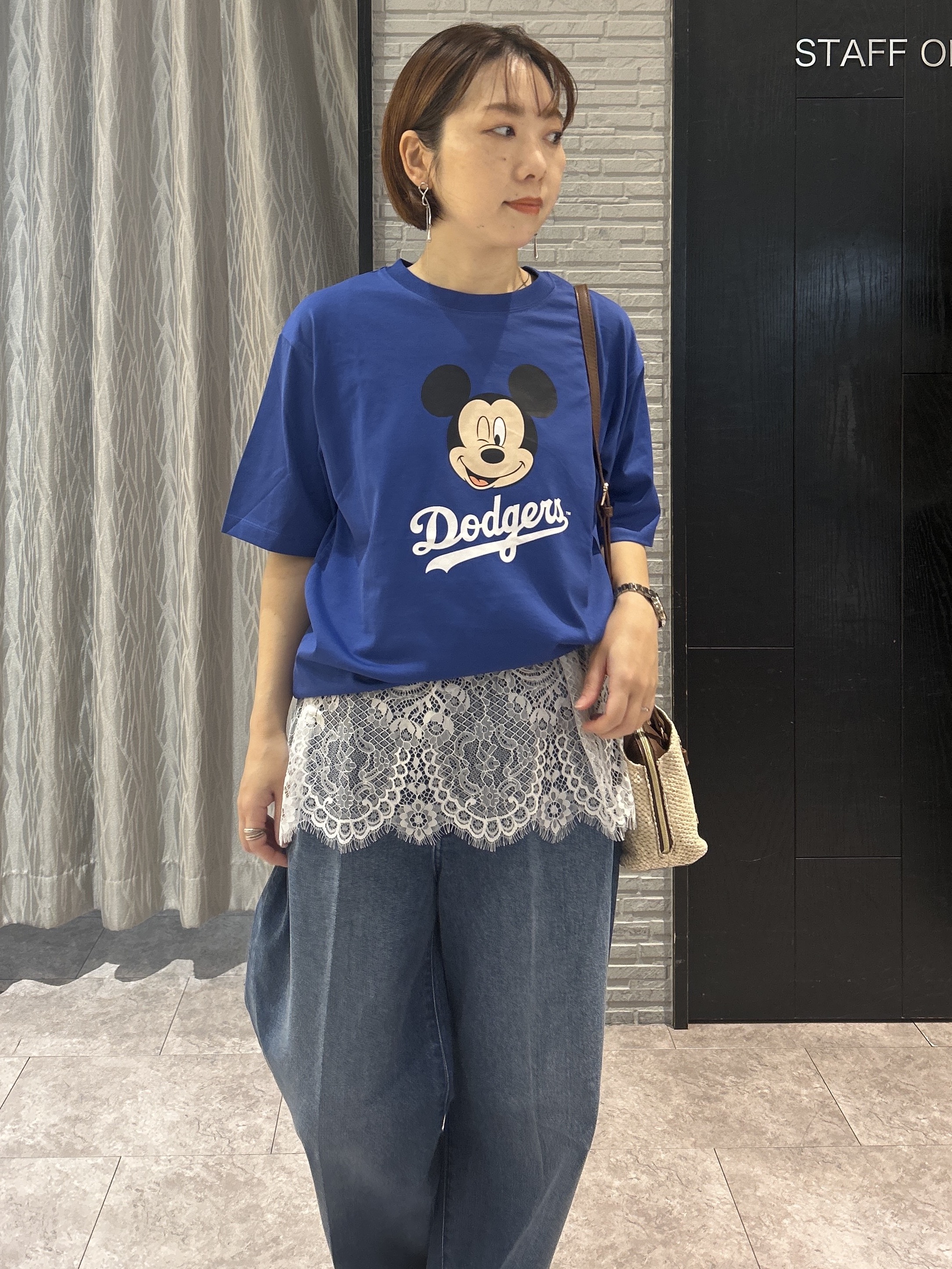 ga_riさんの「THE SHOP TK｜【Disney】【MLB】スペシャルデザイン半袖Tシャツ」を使ったコーディネート