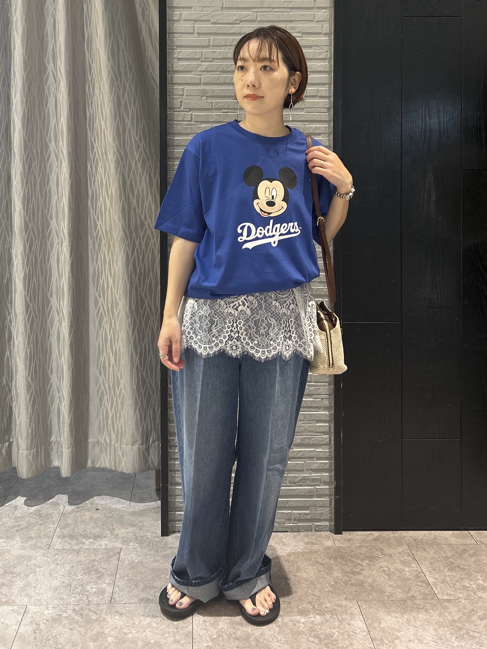 ga_riさんの「THE SHOP TK｜【Disney】【MLB】スペシャルデザイン半袖Tシャツ」を使ったコーディネート