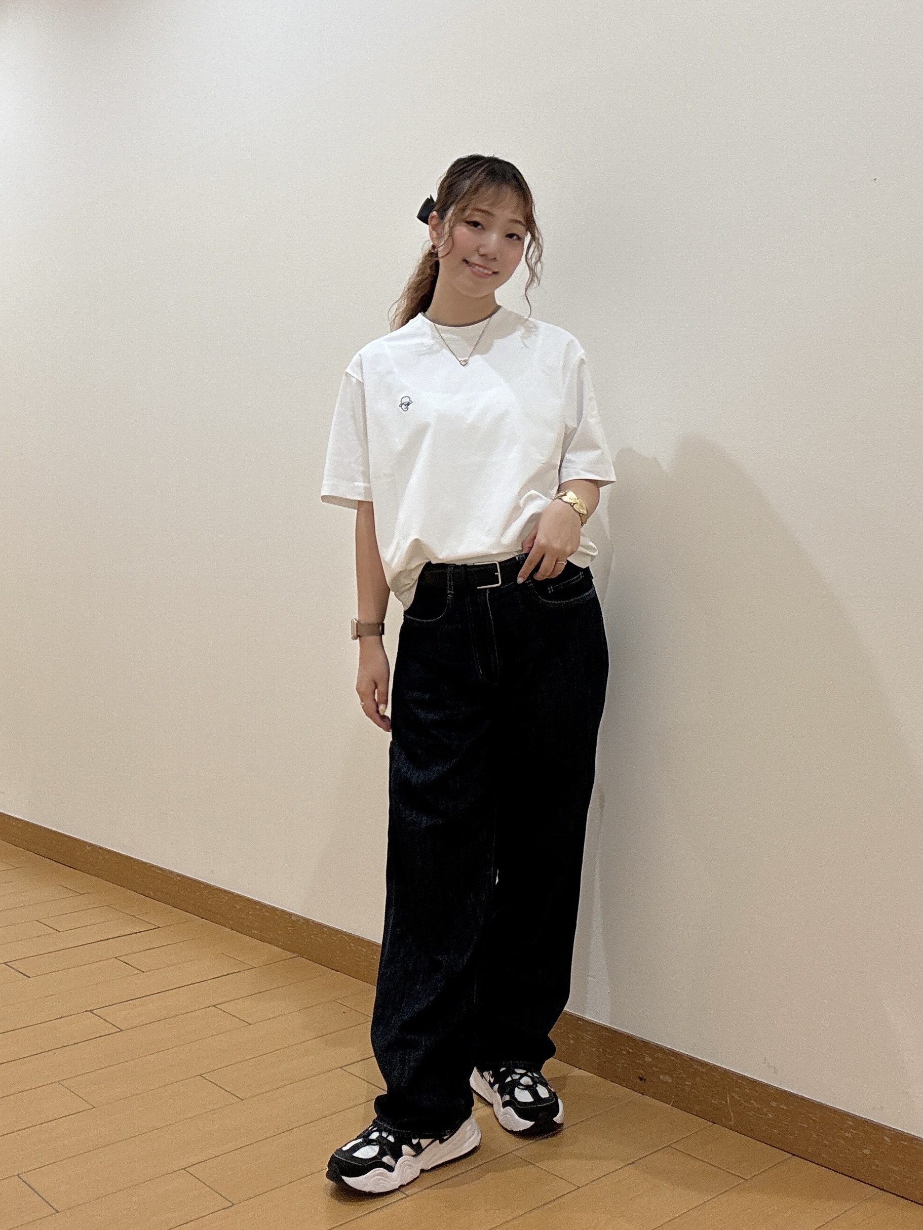 ヒナさんの「TAKEO KIKUCHI｜【汗染み軽減/接触冷感】フェイクレイヤード ワンポイント刺繍Ｔシャツ」を使ったコーディネート