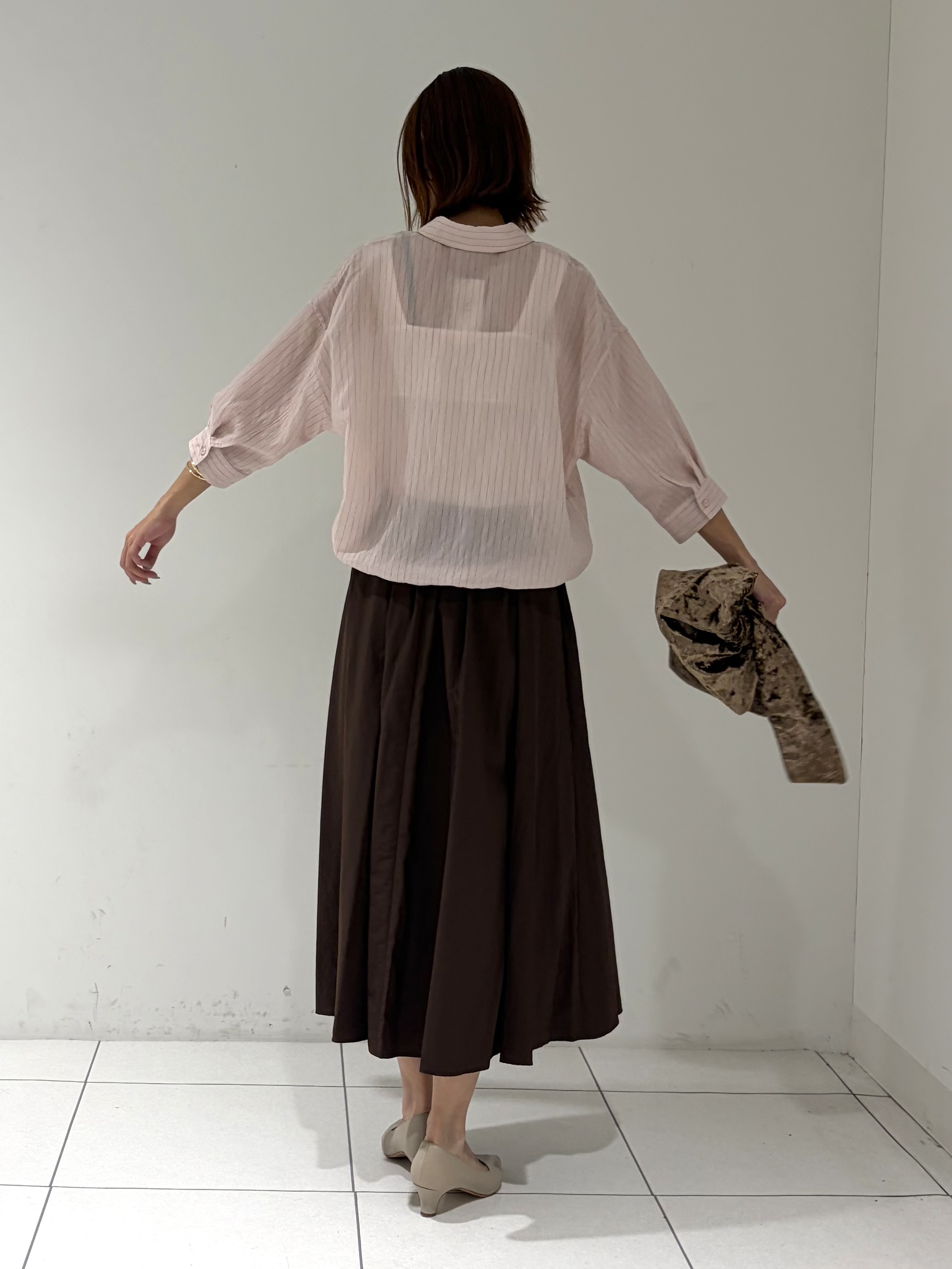 shioriさんの「INDIVI｜【シアー／7分袖】体型カバーゆったりシャツ」を使ったコーディネート