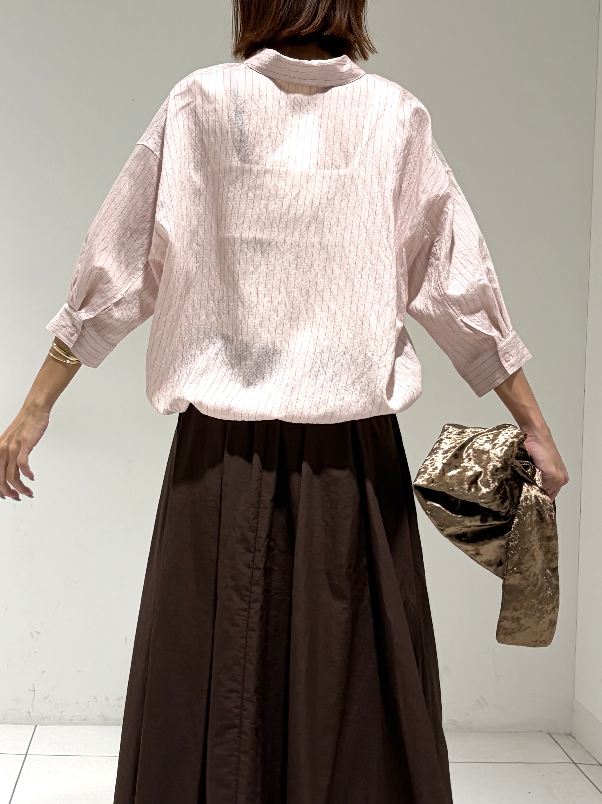 shioriさんの「INDIVI｜【シアー／7分袖】体型カバーゆったりシャツ」を使ったコーディネート