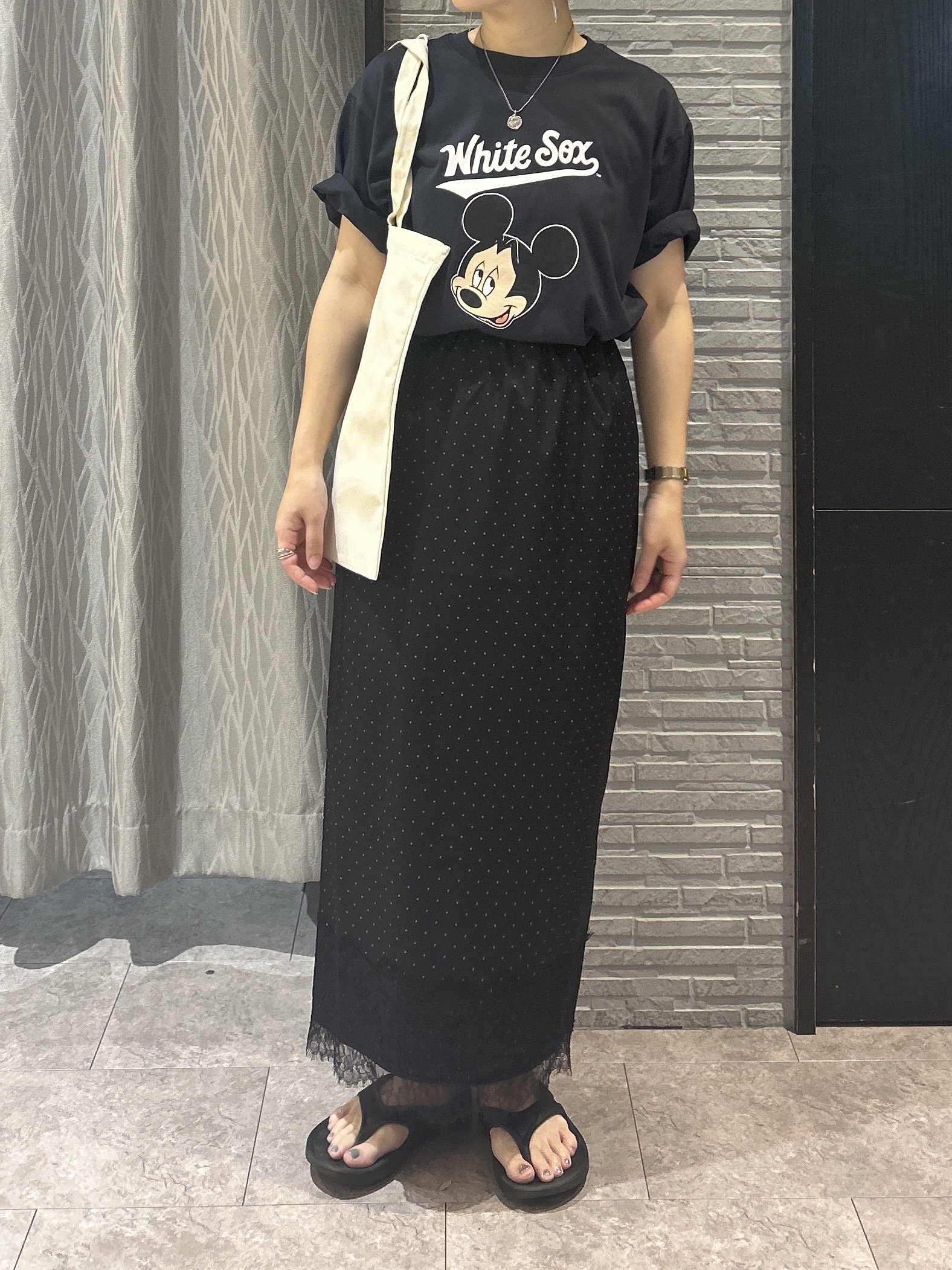 ga_riさんの「THE SHOP TK｜【Disney】【MLB】スペシャルデザイン半袖Tシャツ」を使ったコーディネート