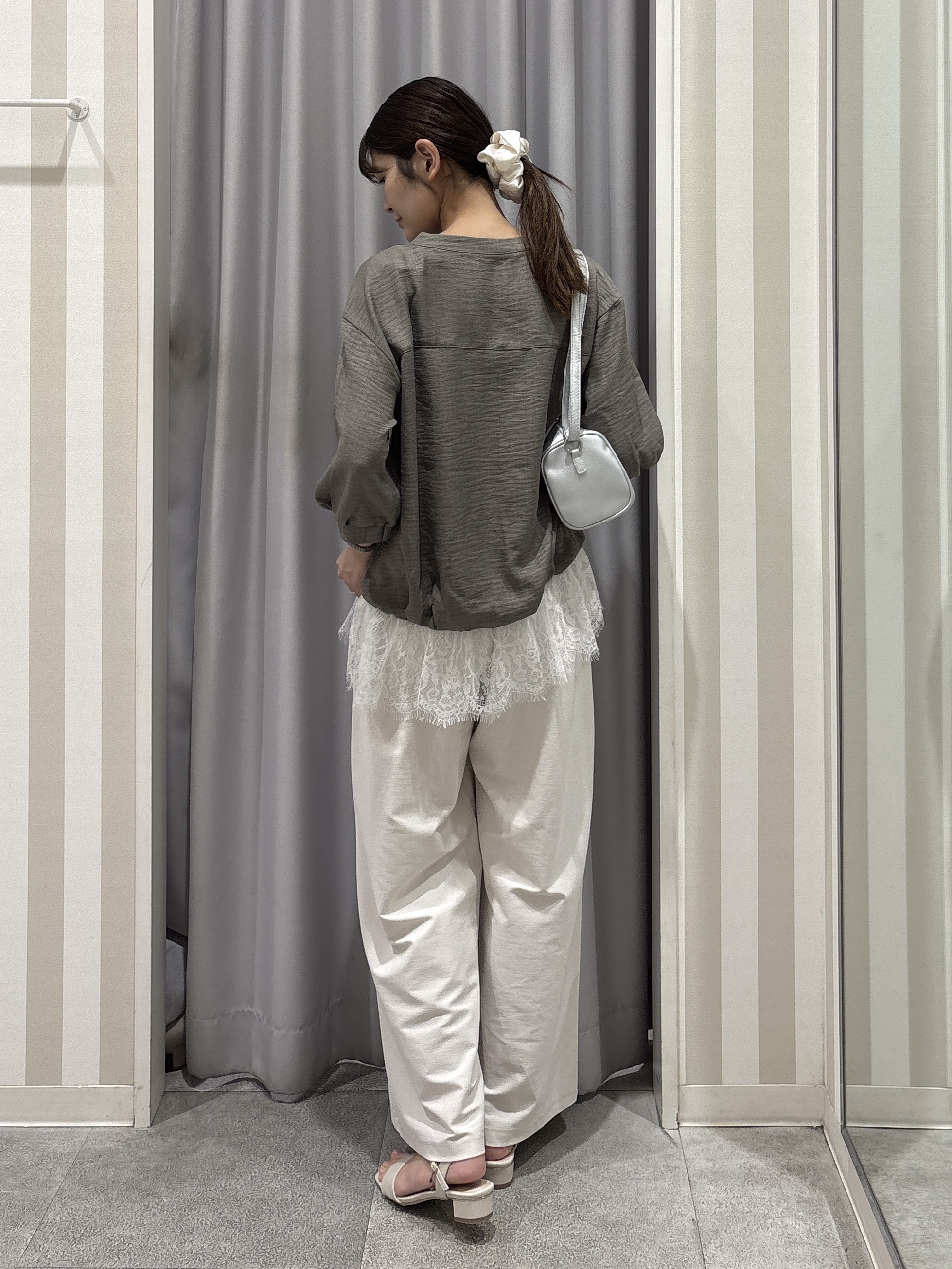 Rikaさんの「SHOO･LA･RUE｜【S-LL】裾レースで女性らしさをプラス レイヤード風 タックスキッパーブラウス」を使ったコーディネート