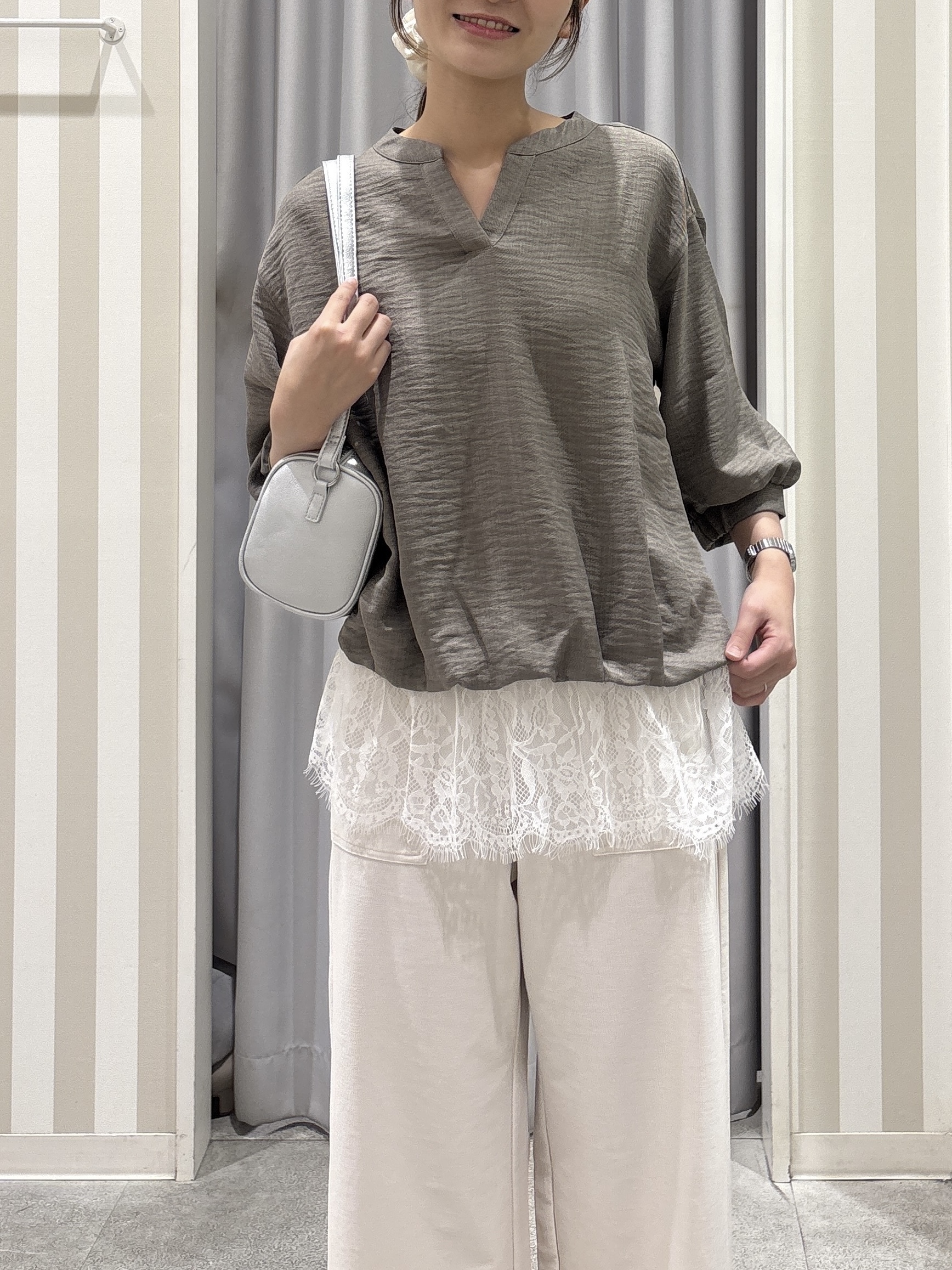 Rikaさんの「SHOO･LA･RUE｜【S-LL】裾レースで女性らしさをプラス レイヤード風 タックスキッパーブラウス」を使ったコーディネート