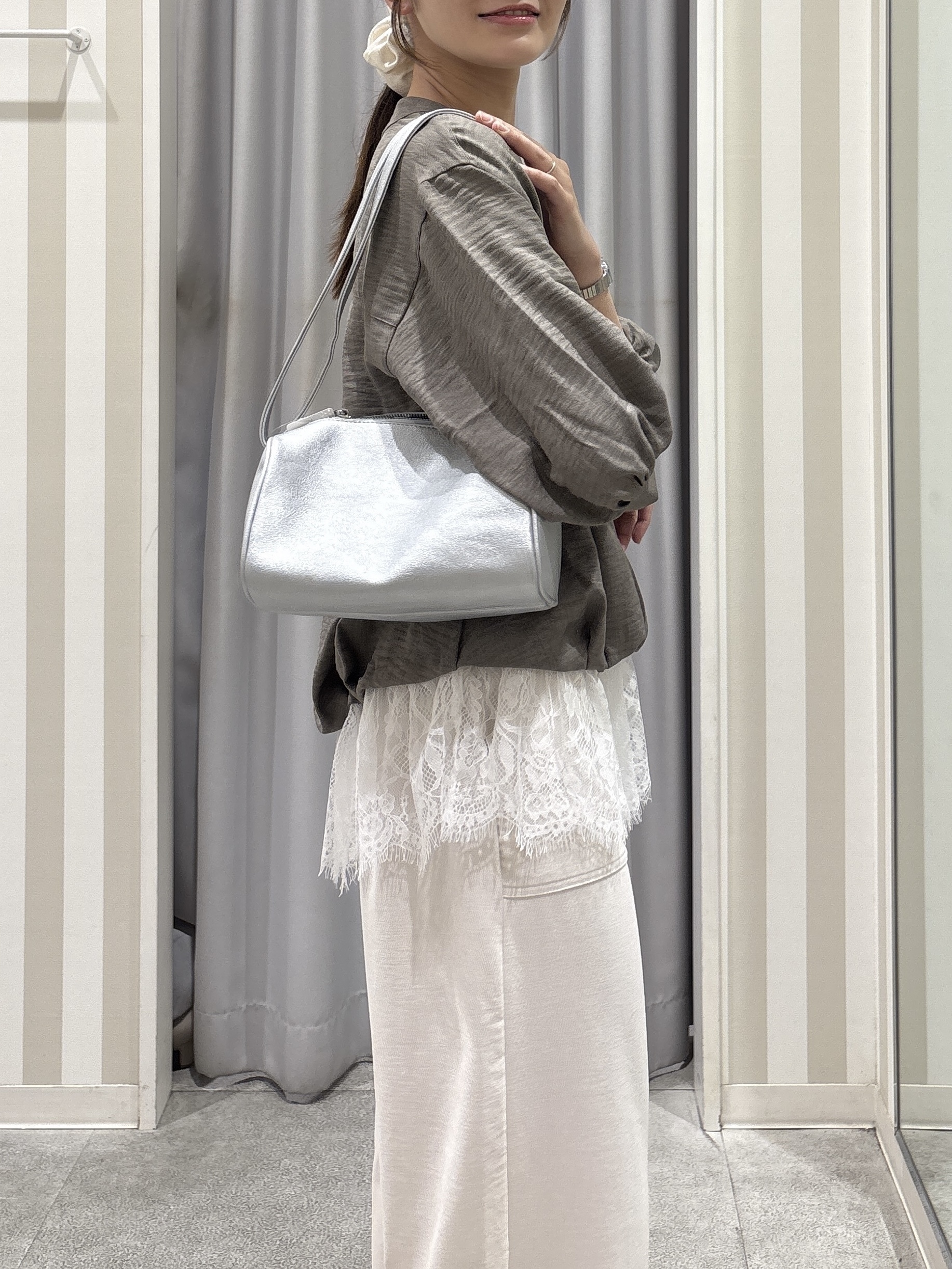 Rikaさんの「SHOO･LA･RUE｜【S-LL】裾レースで女性らしさをプラス レイヤード風 タックスキッパーブラウス」を使ったコーディネート