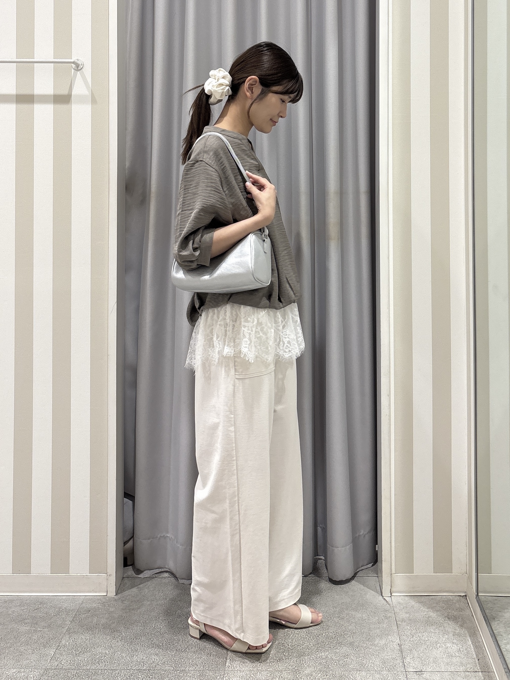 Rikaさんの「SHOO･LA･RUE｜【S-LL】裾レースで女性らしさをプラス レイヤード風 タックスキッパーブラウス」を使ったコーディネート