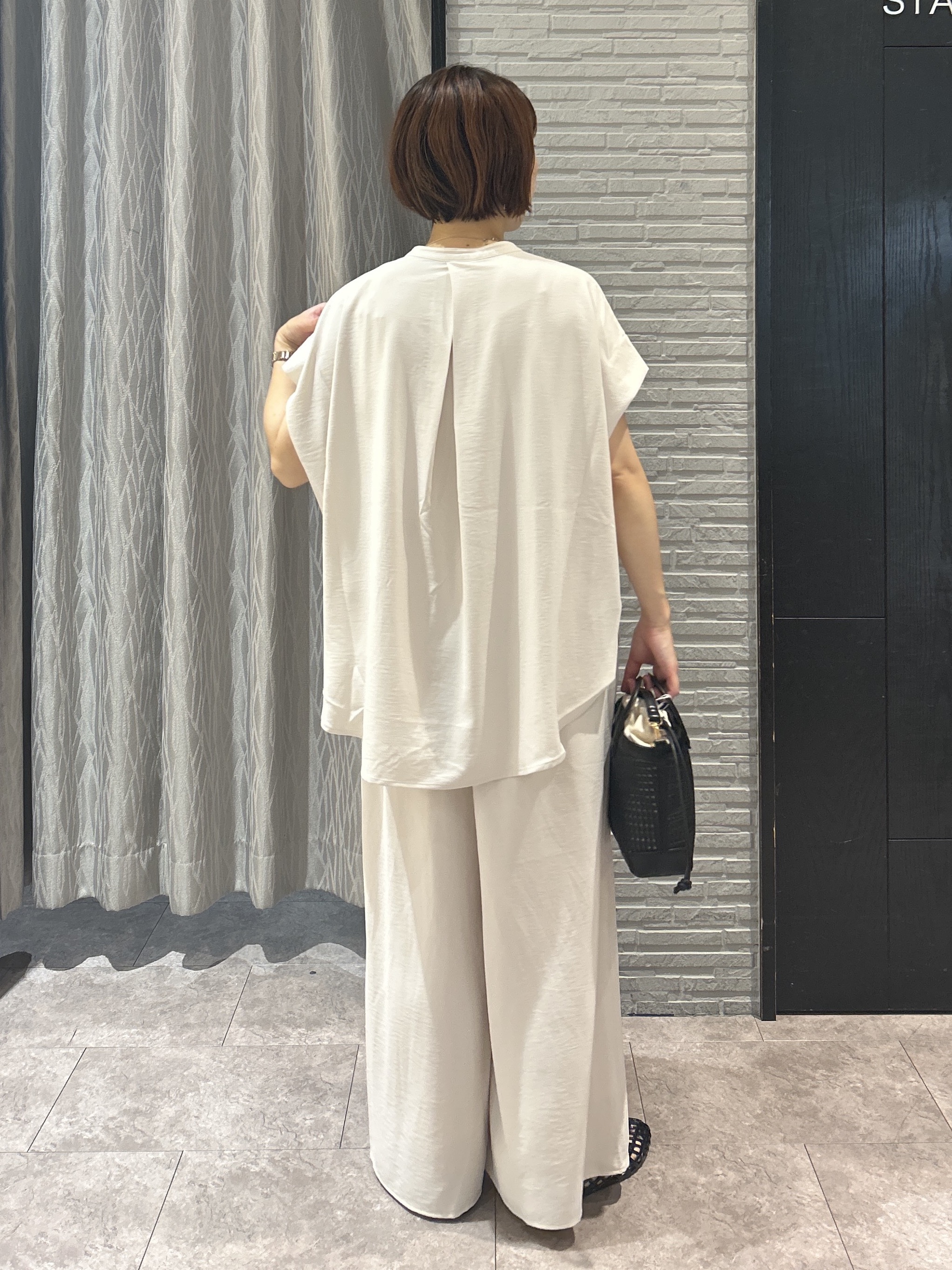 ga_riさんの「THE SHOP TK｜【ひんやり/遮熱/セットアップ可】やみつきになる とろみバンドカラーブラウス」を使ったコーディネート