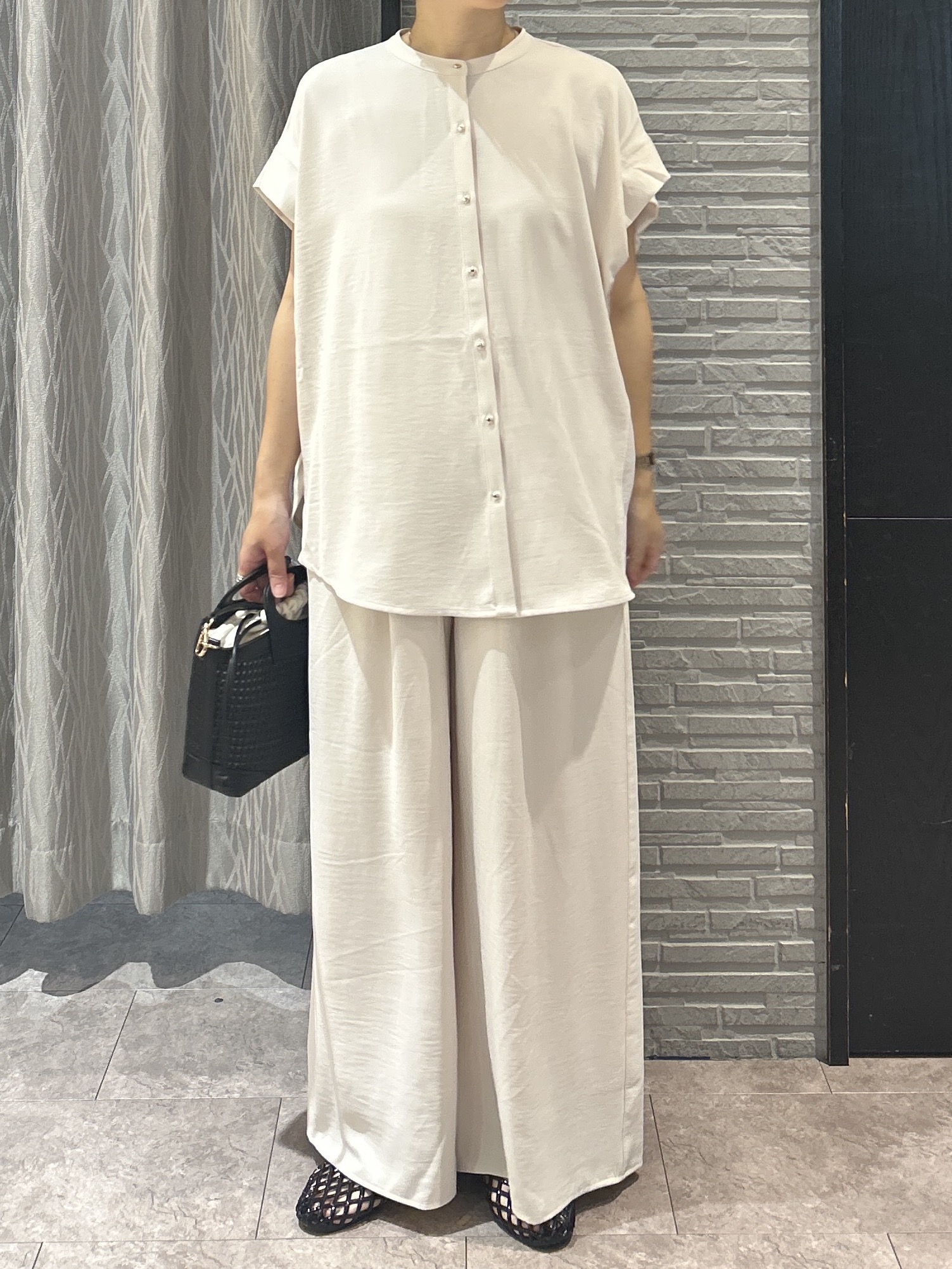 ga_riさんの「THE SHOP TK｜【ひんやり/遮熱/セットアップ可】やみつきになる とろみバンドカラーブラウス」を使ったコーディネート