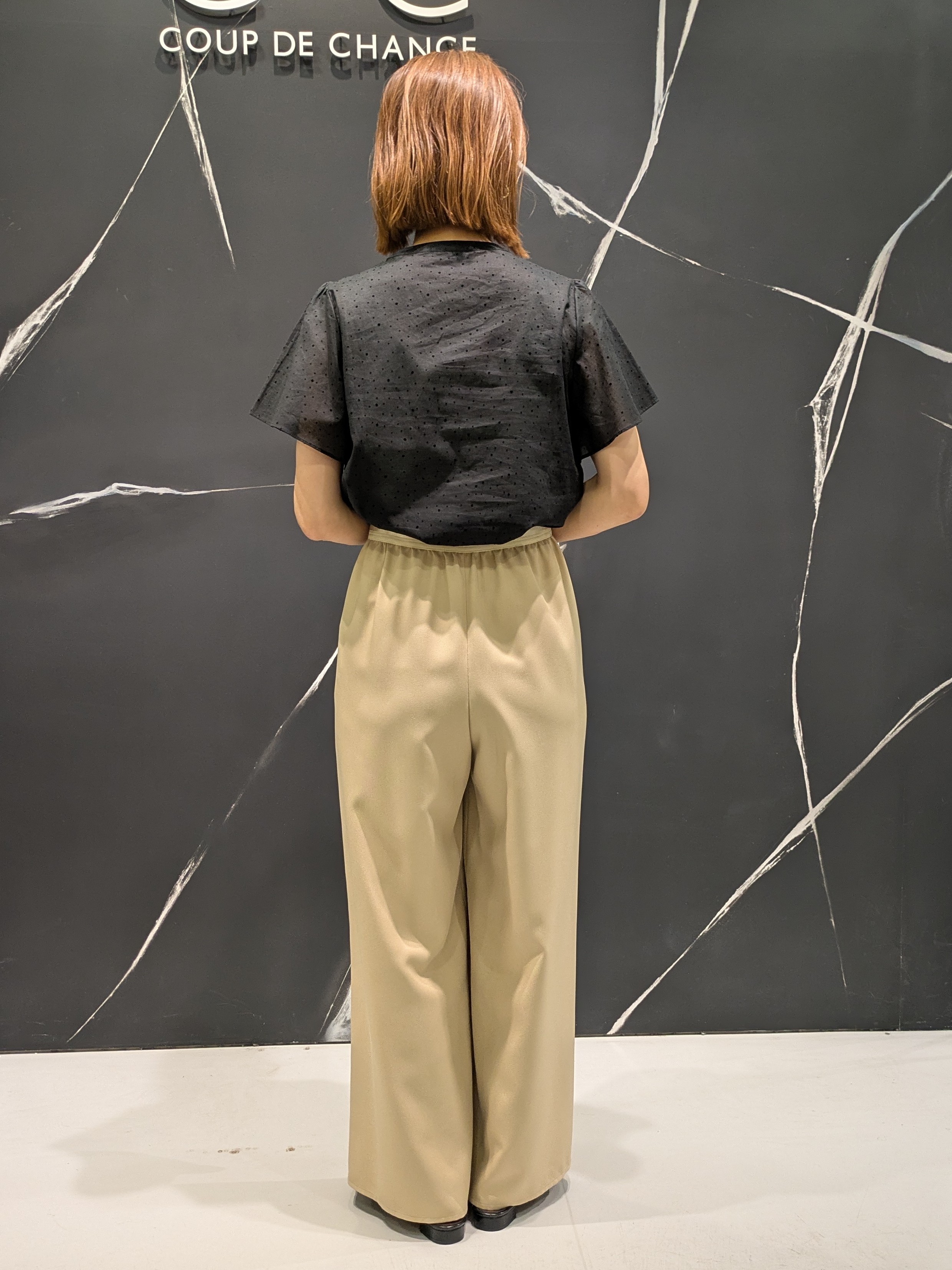 MIKIさんの「COUP DE CHANCE｜【手洗い可／日本製】ドットフロッキーブラウス」を使ったコーディネート