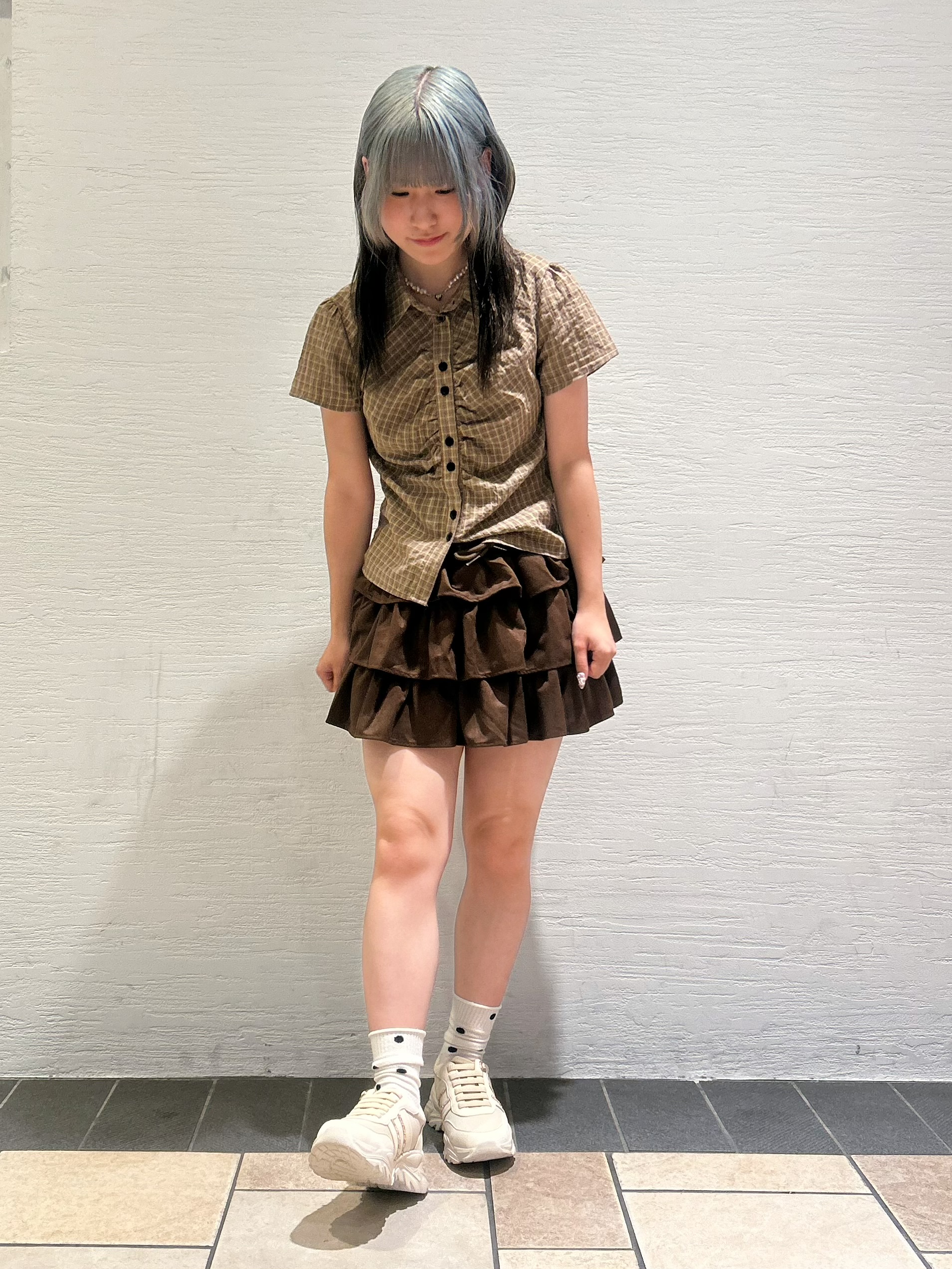 miyuさんの「ESPERANZA｜【ゴム紐仕様】ビジューラインスニーカー」を使ったコーディネート