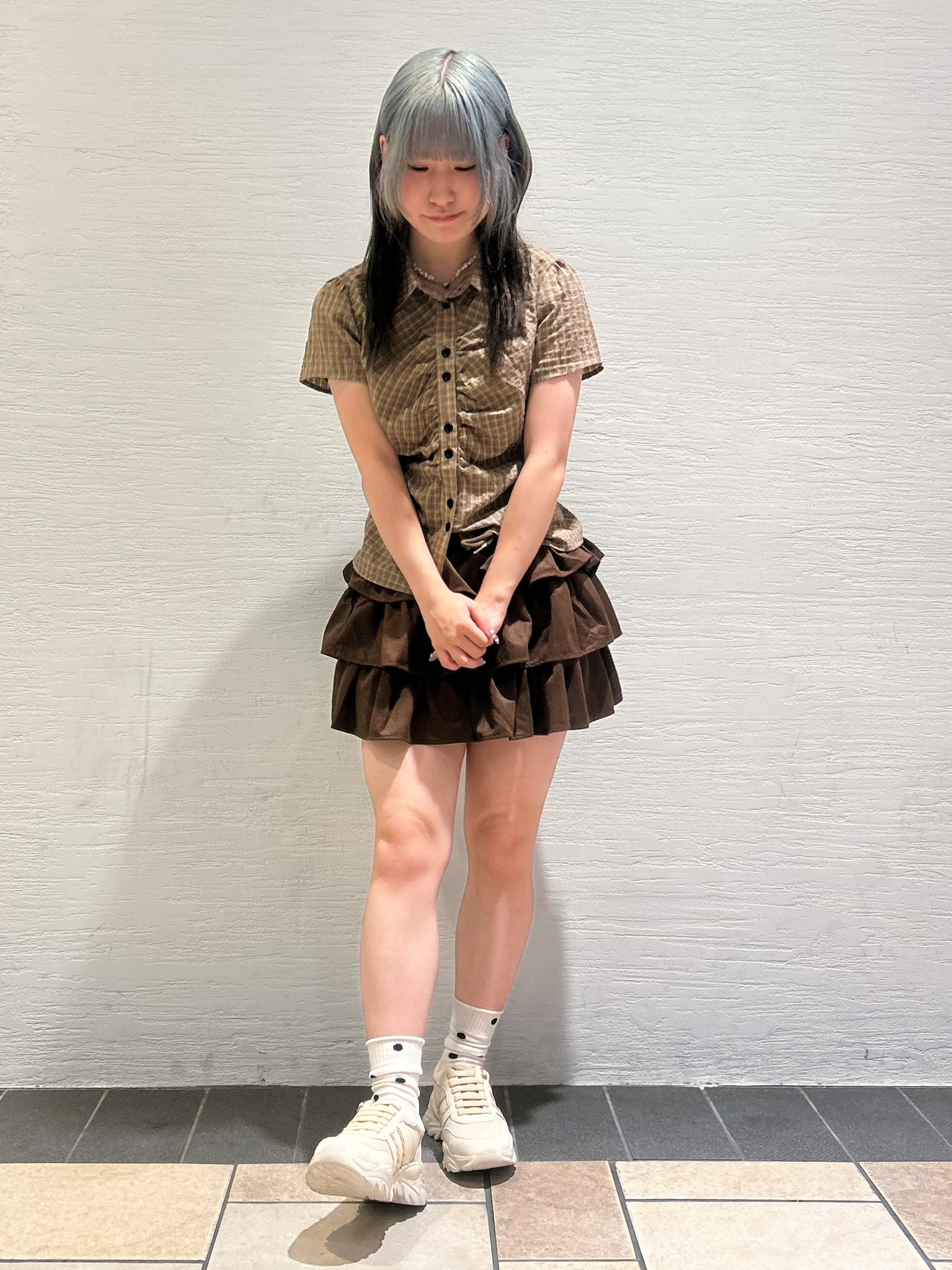 miyuさんの「ESPERANZA｜【ゴム紐仕様】ビジューラインスニーカー」を使ったコーディネート