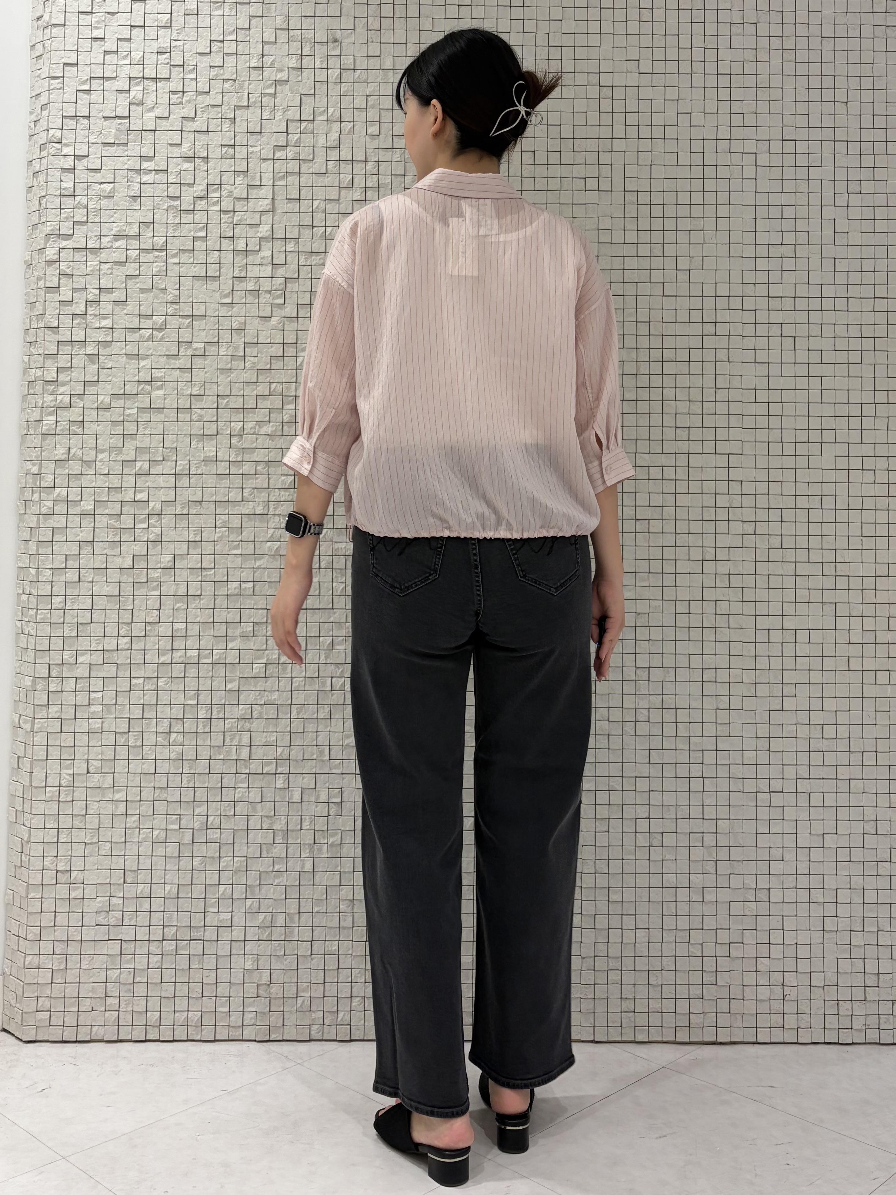 koharuさんの「INDIVI｜【シアー／7分袖】体型カバーゆったりシャツ」を使ったコーディネート