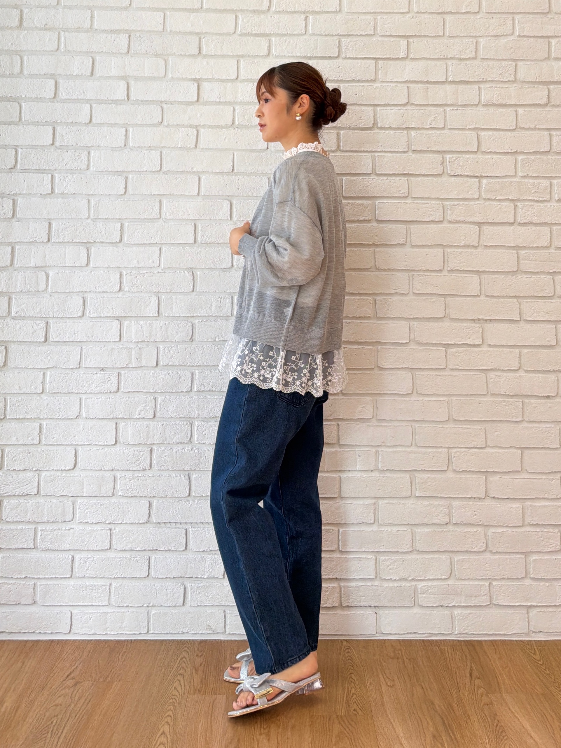 makiさんの「Couture brooch｜【大人上品・前後2WAY】エンブロレース 5分袖ブラウス【洗濯機可】」を使ったコーディネート