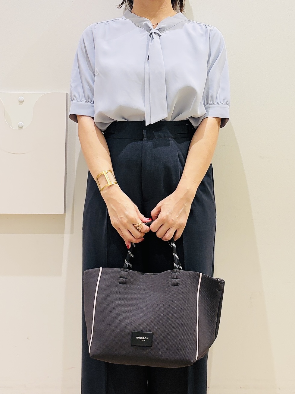 YUKOさんの「index｜ジョーゼットボウタイブラウス【洗濯機OK】」を使ったコーディネート