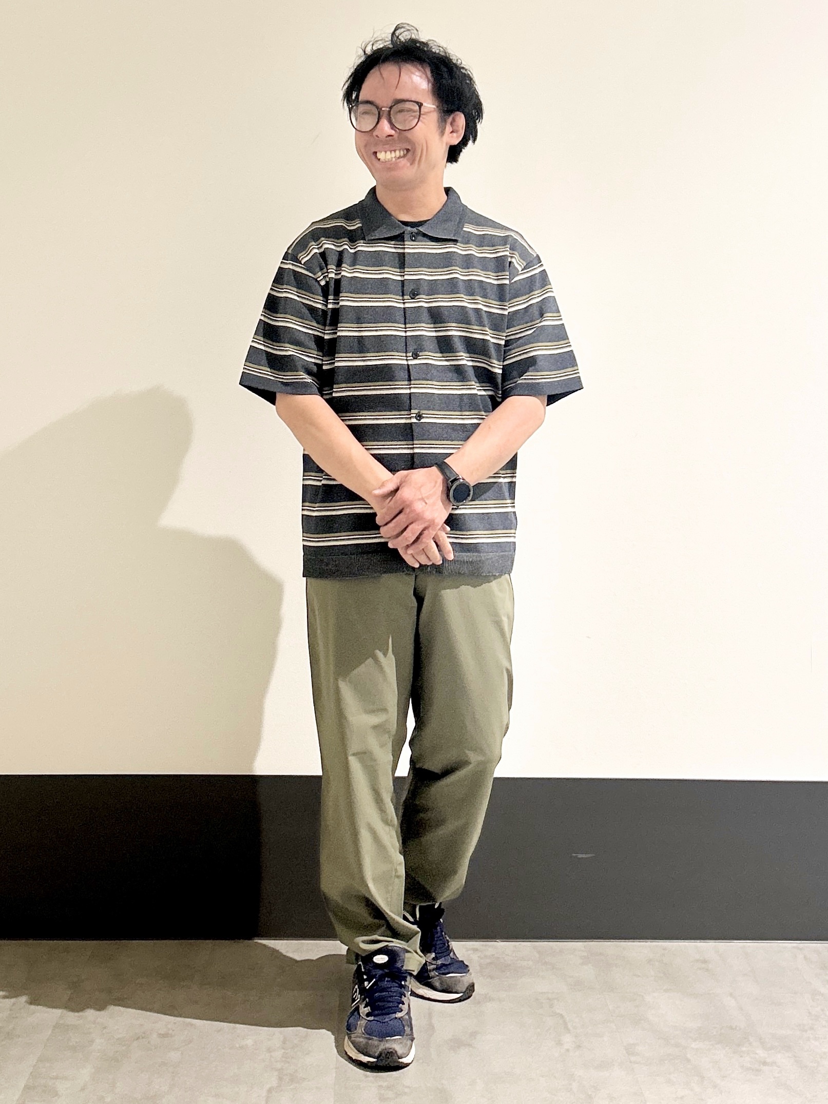 KENJI Iさんの「THE SHOP TK｜【抗菌防臭／UVカット／洗濯機OK】和紙混 半袖ニットシャツ」を使ったコーディネート