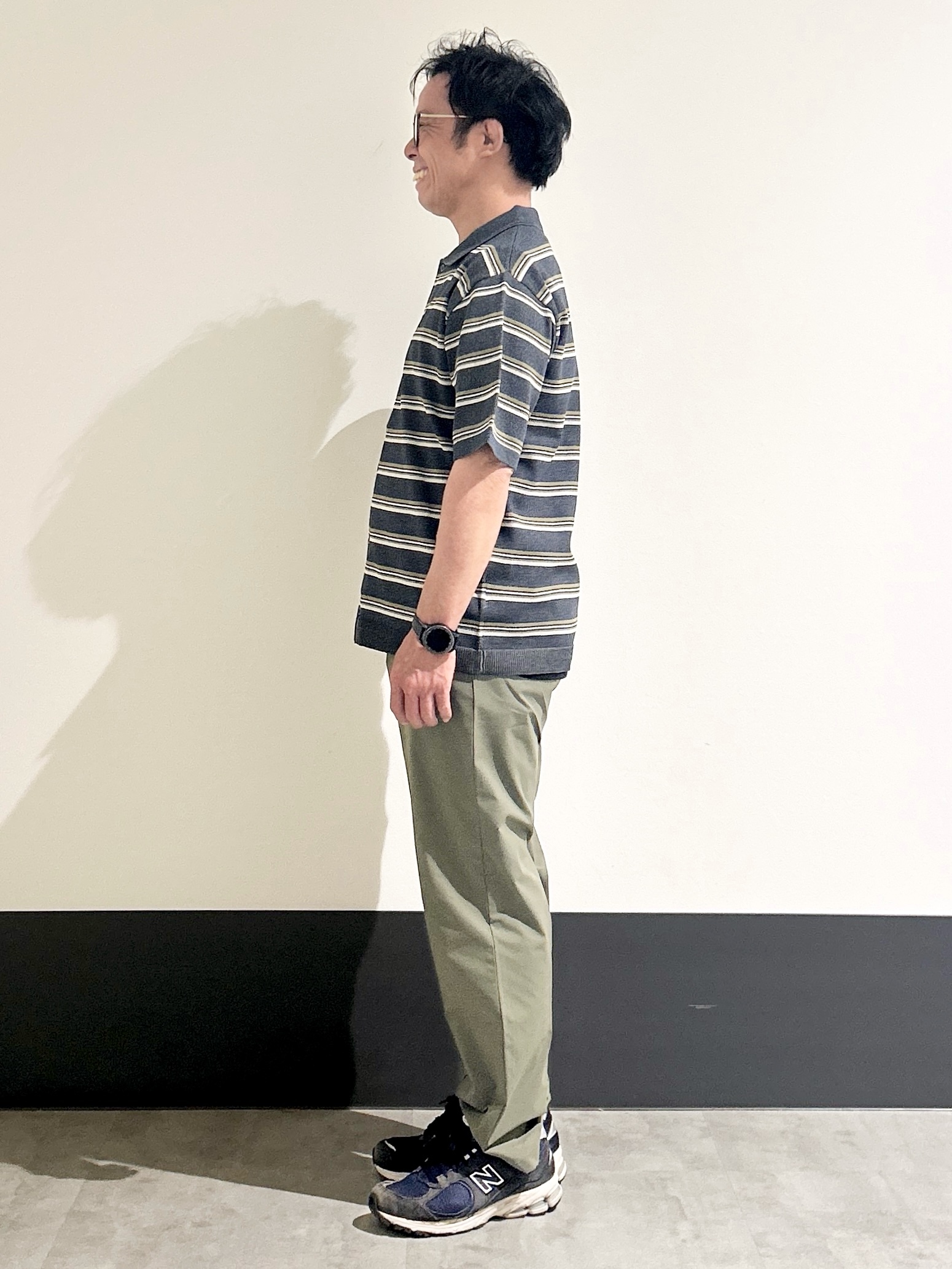 KENJI Iさんの「THE SHOP TK｜【抗菌防臭／UVカット／洗濯機OK】和紙混 半袖ニットシャツ」を使ったコーディネート