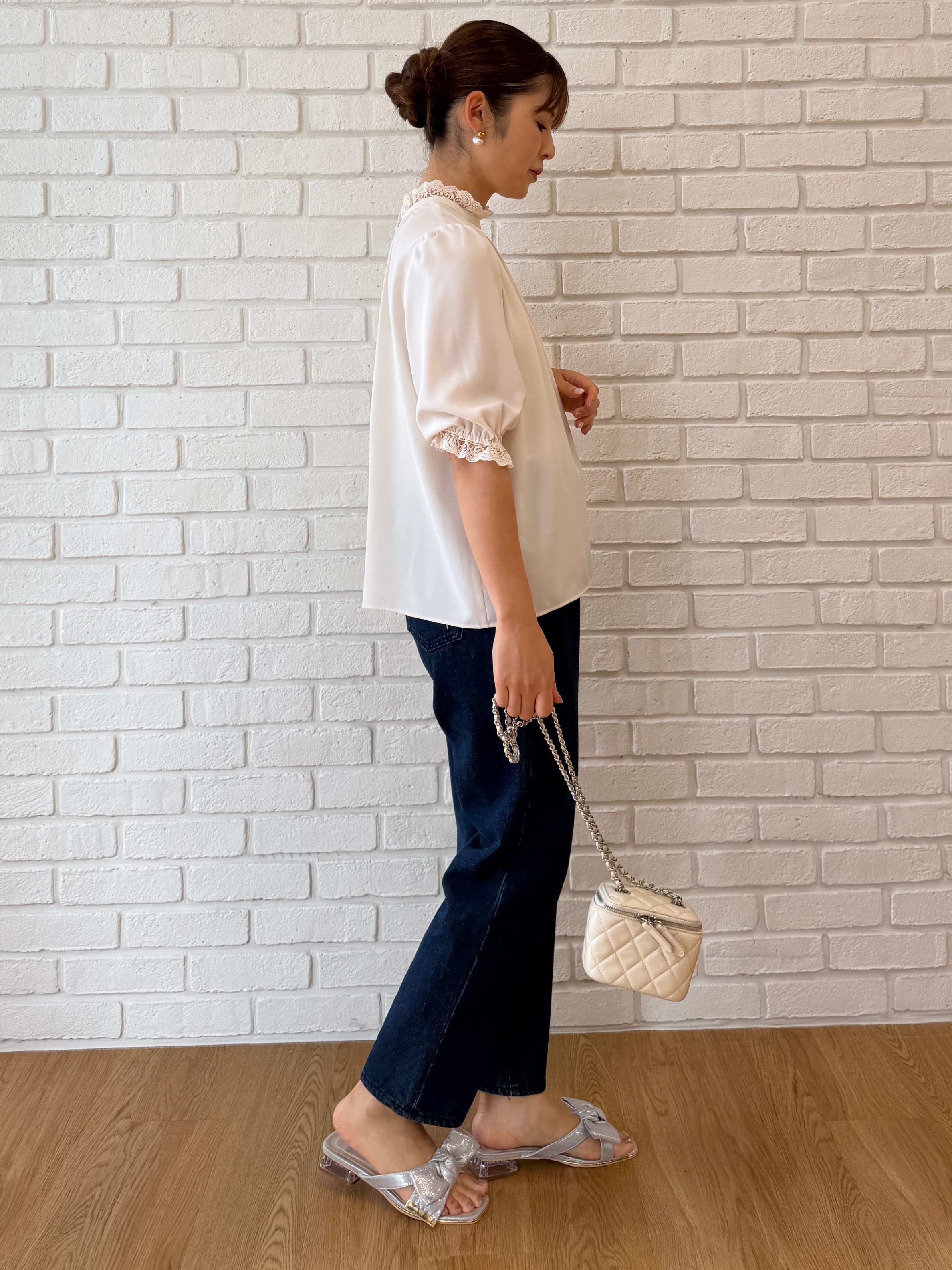 makiさんの「Couture brooch｜【大人上品・前後2WAY】エンブロレース 5分袖ブラウス【洗濯機可】」を使ったコーディネート