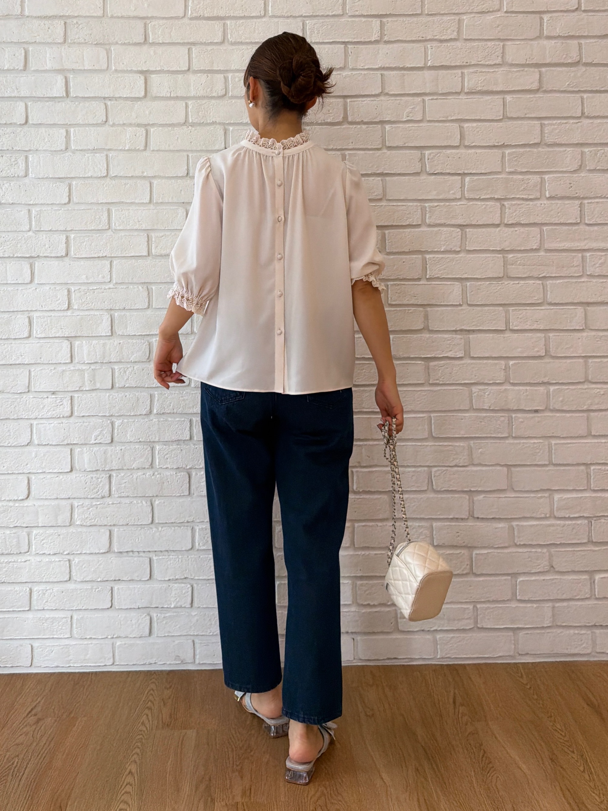 makiさんの「Couture brooch｜【大人上品・前後2WAY】エンブロレース 5分袖ブラウス【洗濯機可】」を使ったコーディネート