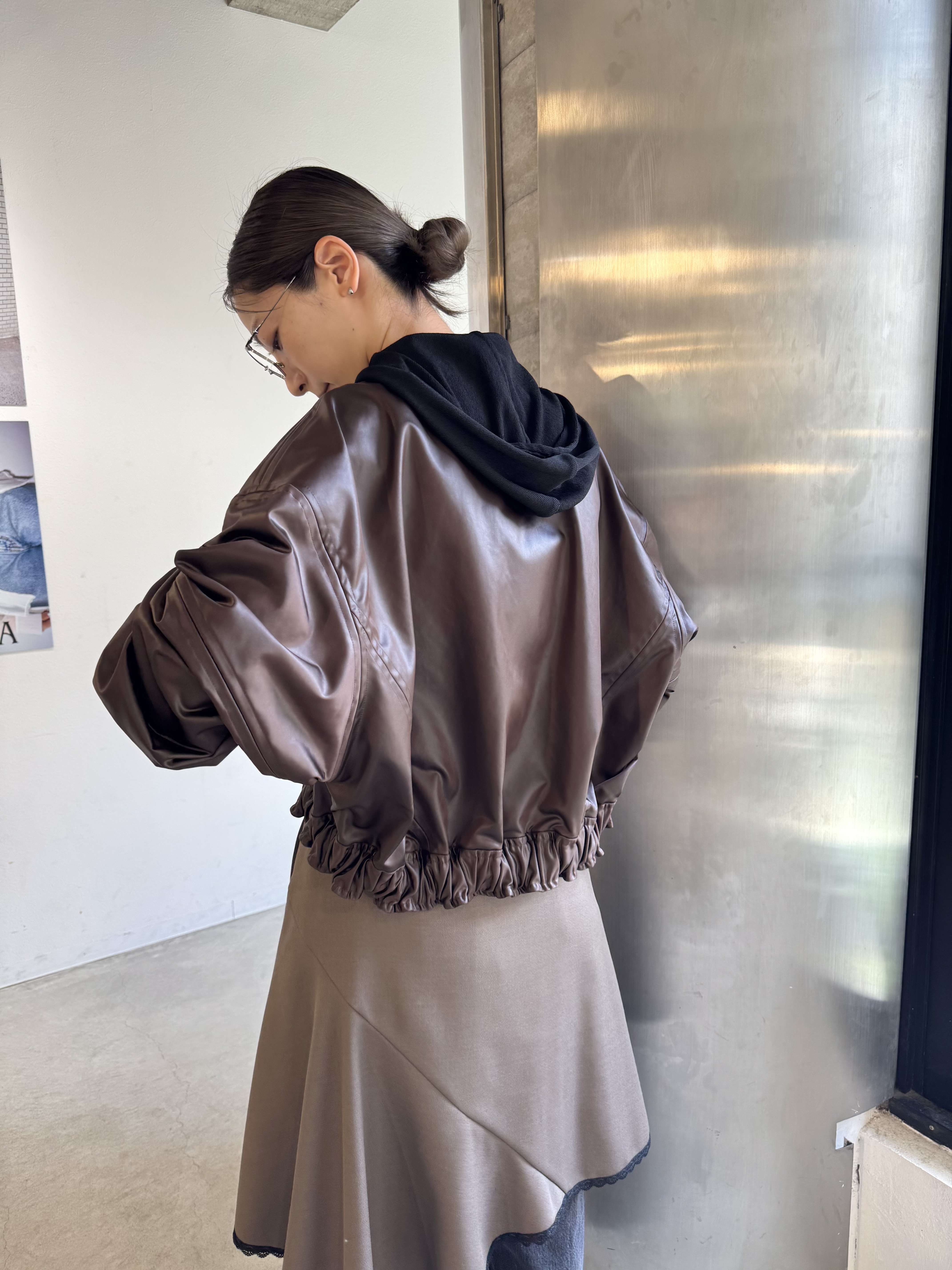 uchi__yamaさんの「CODE A｜asymmetric lace hem skirt」を使ったコーディネート