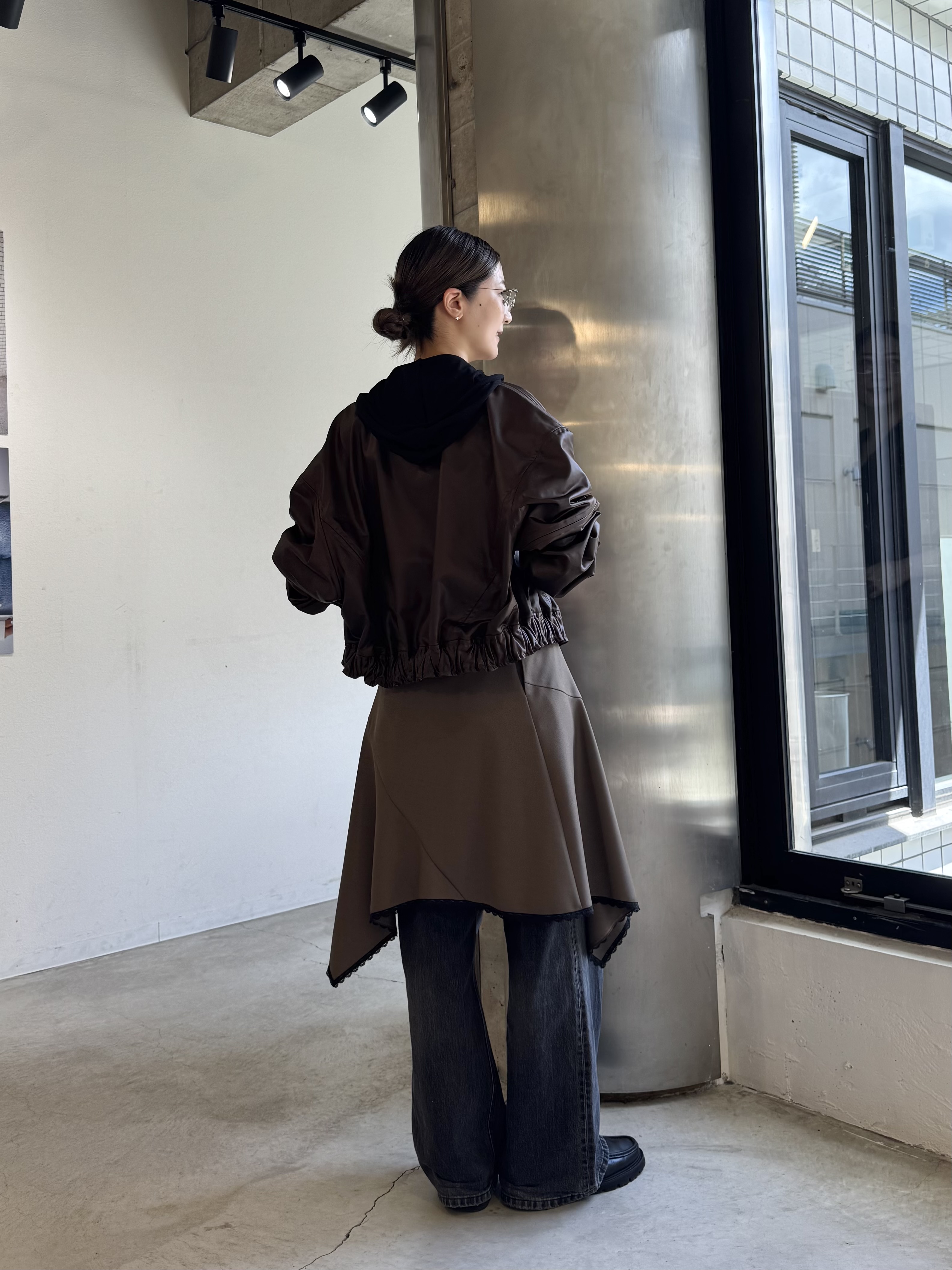 uchi__yamaさんの「CODE A｜asymmetric lace hem skirt」を使ったコーディネート