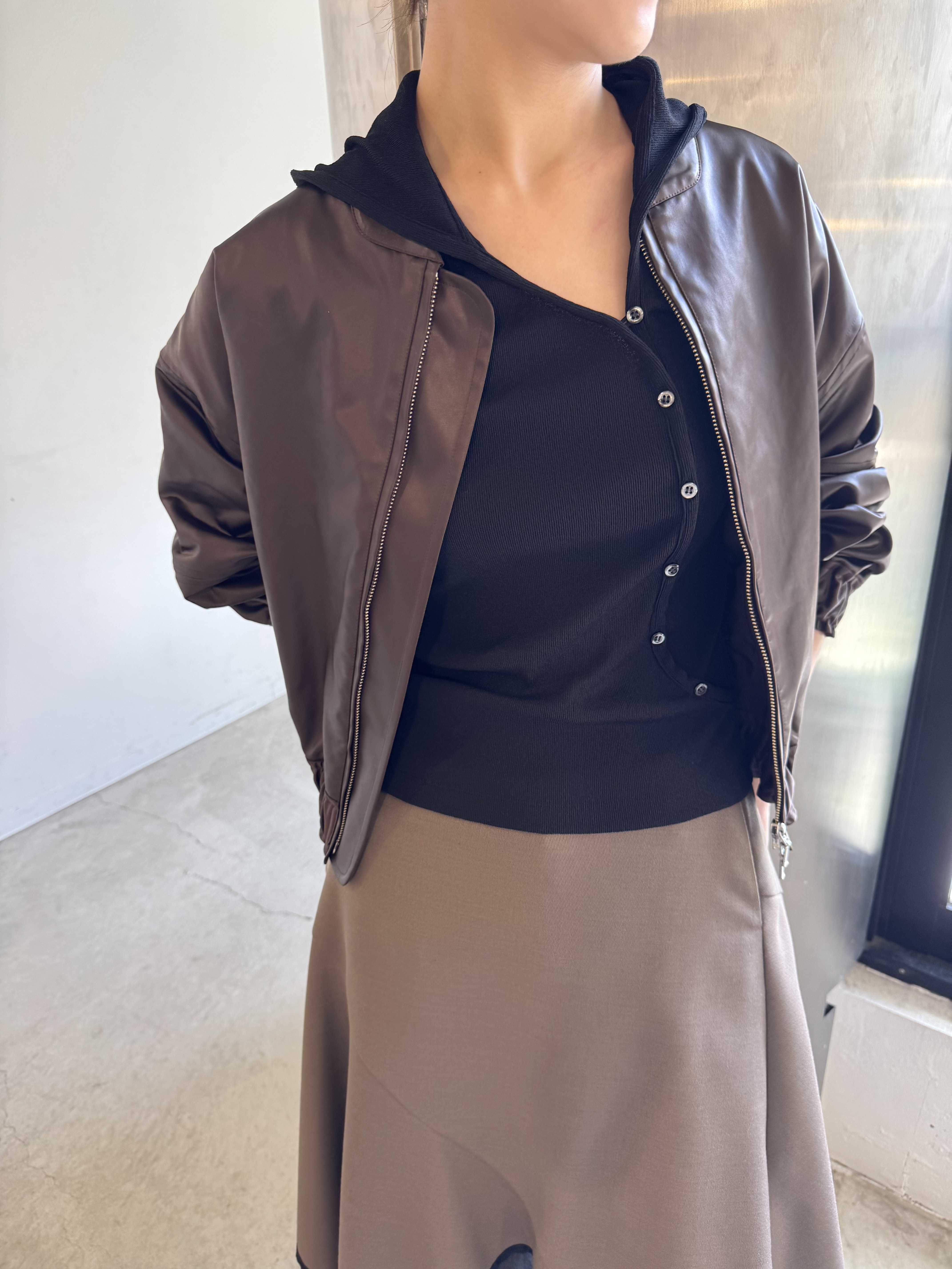 uchi__yamaさんの「CODE A｜asymmetric lace hem skirt」を使ったコーディネート