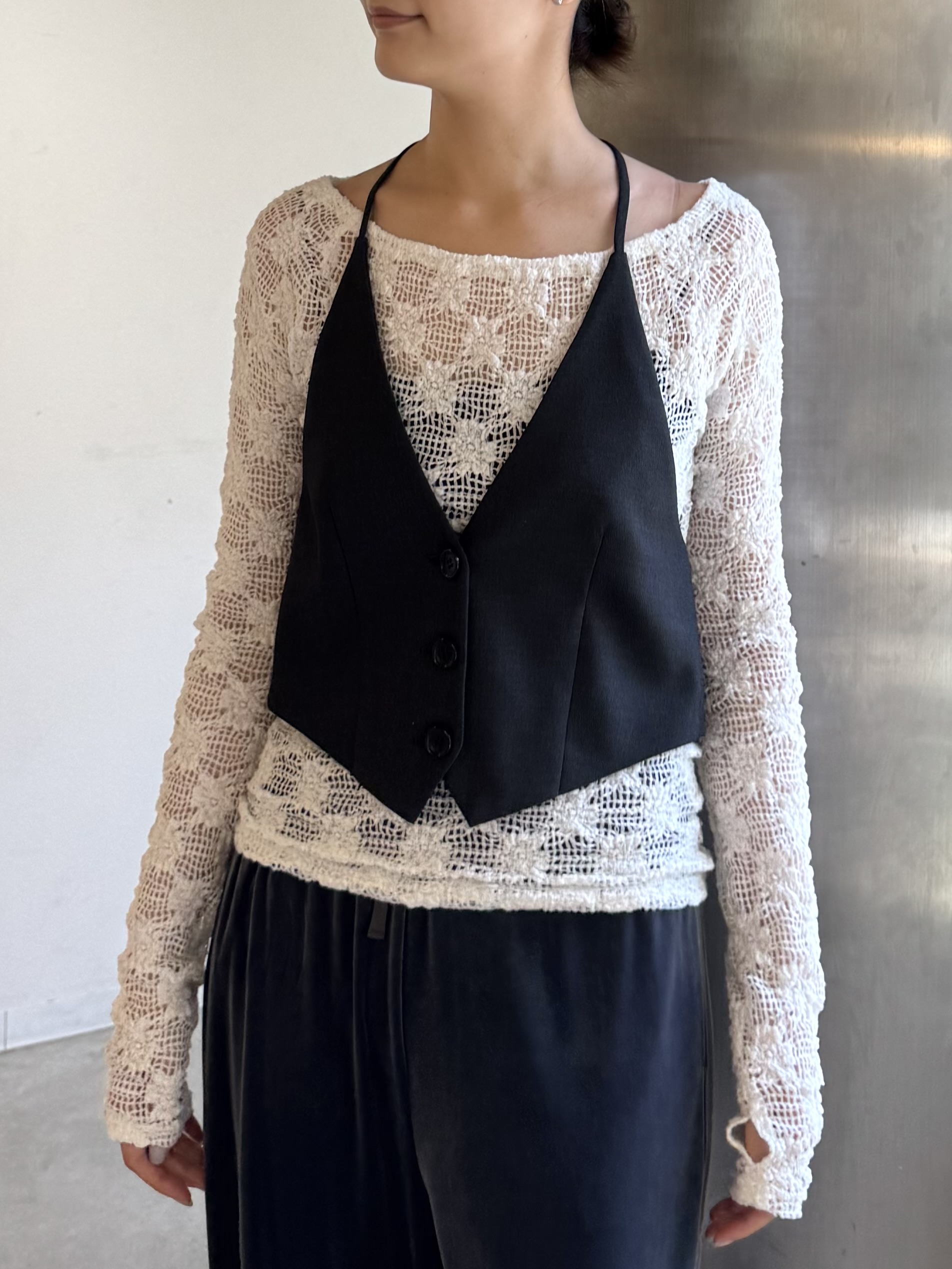 uchi__yamaさんの「CODE A｜back ribbon vest」を使ったコーディネート