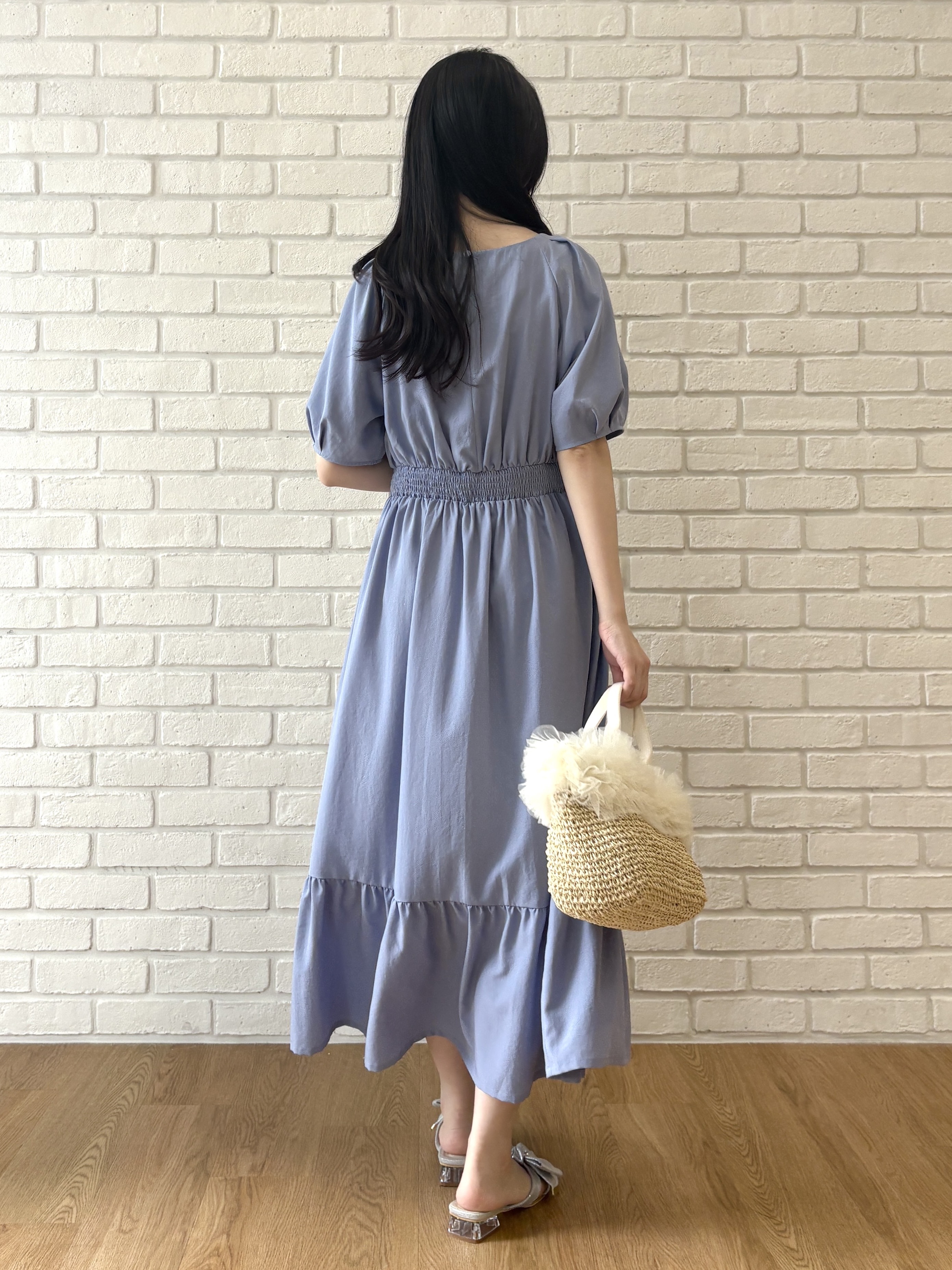 AOIさんの「Couture brooch｜【体型カバー・洗濯機可】ウエストシャーリング Vネックワンピース」を使ったコーディネート