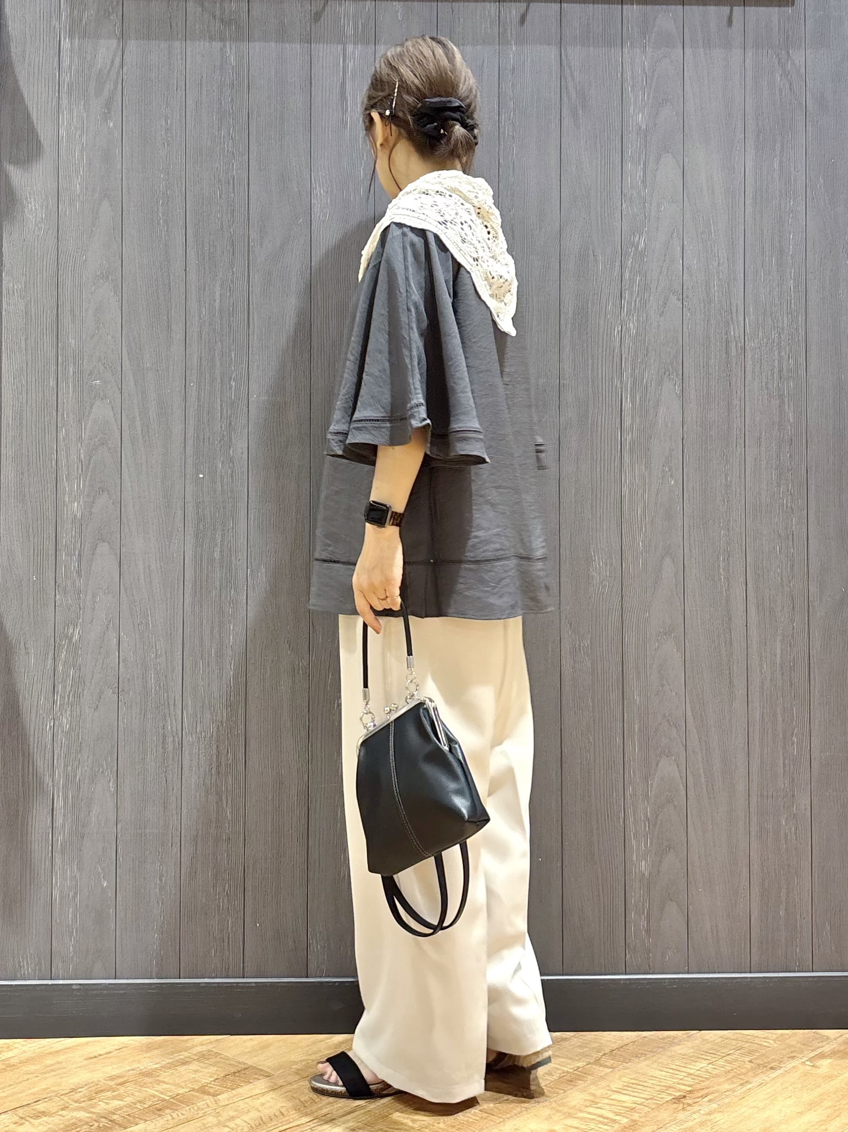 meiさんの「SHOO･LA･RUE｜【ひんやり/S-LL/体型カバー】はしごレースが涼し気な スラブポンチョ風ブラウス」を使ったコーディネート