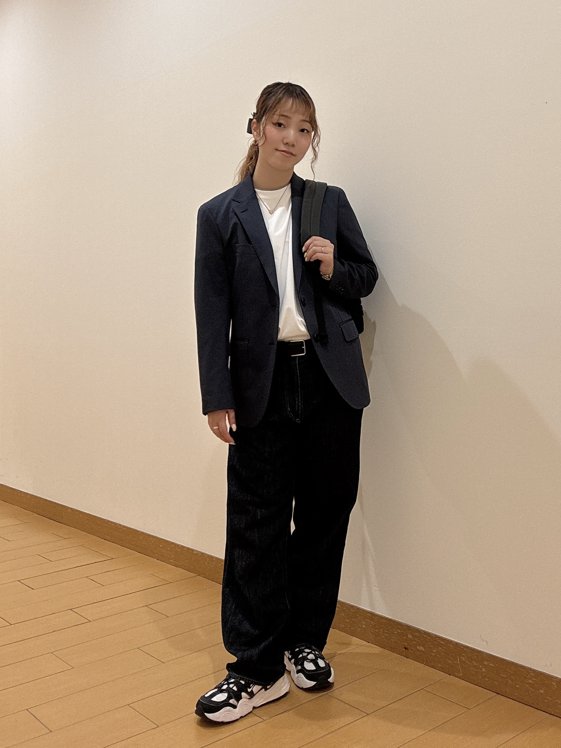 ヒナさんの「TAKEO KIKUCHI｜【汗染み軽減/接触冷感】フェイクレイヤード ワンポイント刺繍Ｔシャツ」を使ったコーディネート