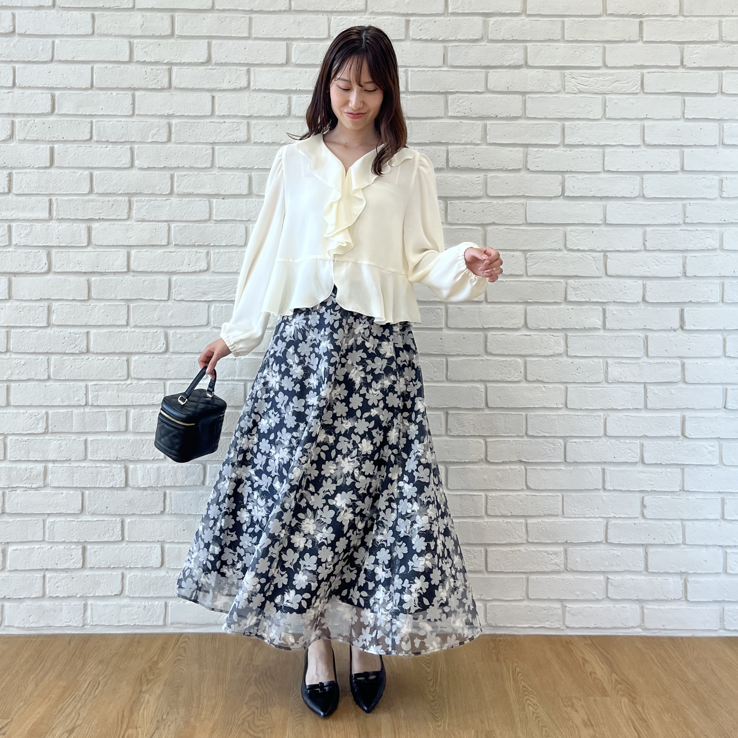 はばさんの「Couture brooch｜【上品な透け感】オパールチェック花柄スカート【洗濯機可】」を使ったコーディネート