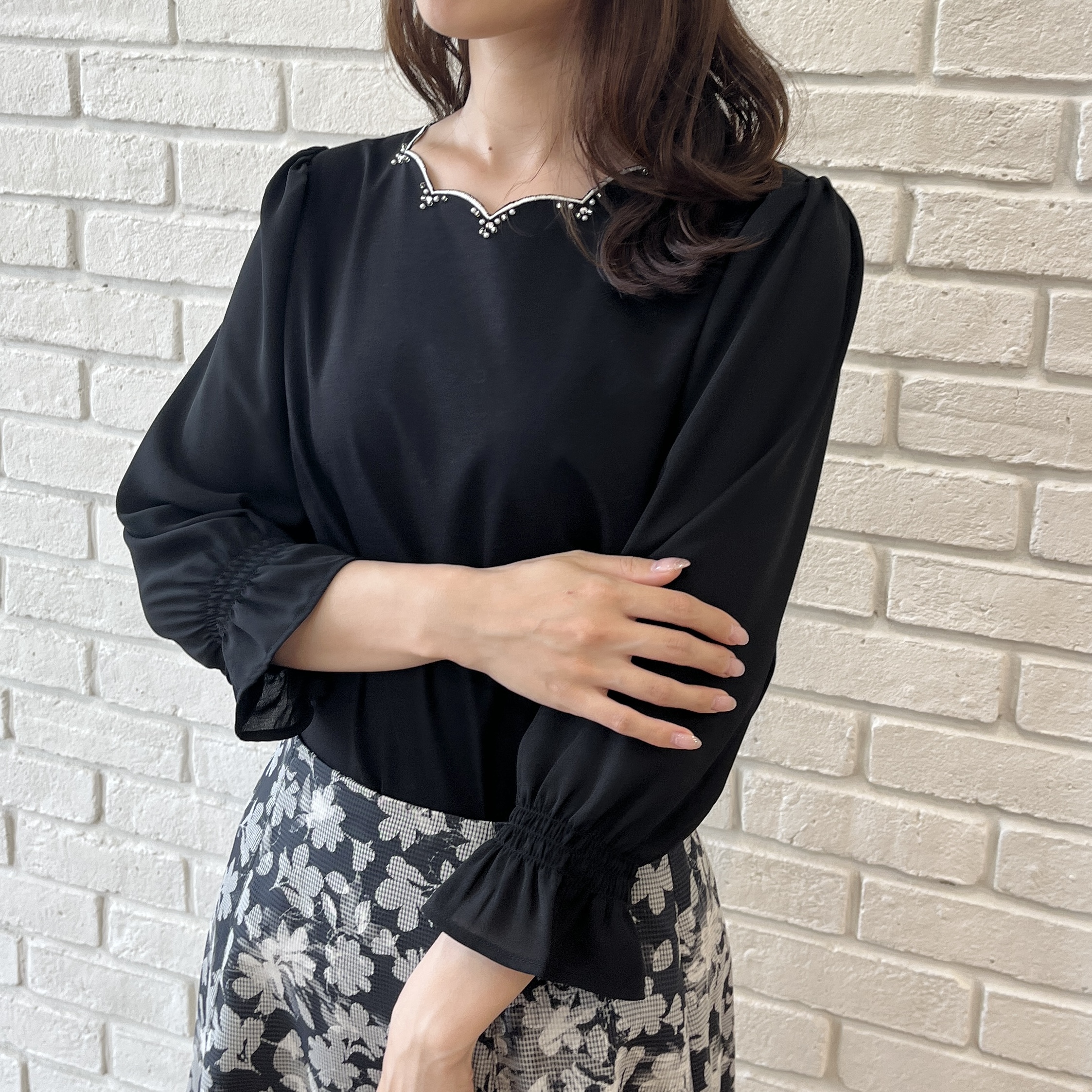 はばさんの「Couture brooch｜【上品な透け感】オパールチェック花柄スカート【洗濯機可】」を使ったコーディネート