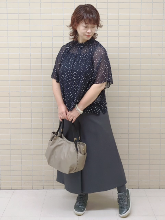 ハム太郎さんの「Reflect｜【セットアップ／手洗い可】ドット柄シアーブラウス」を使ったコーディネート