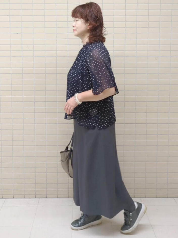 ハム太郎さんの「Reflect｜【セットアップ／手洗い可】ドット柄シアーブラウス」を使ったコーディネート