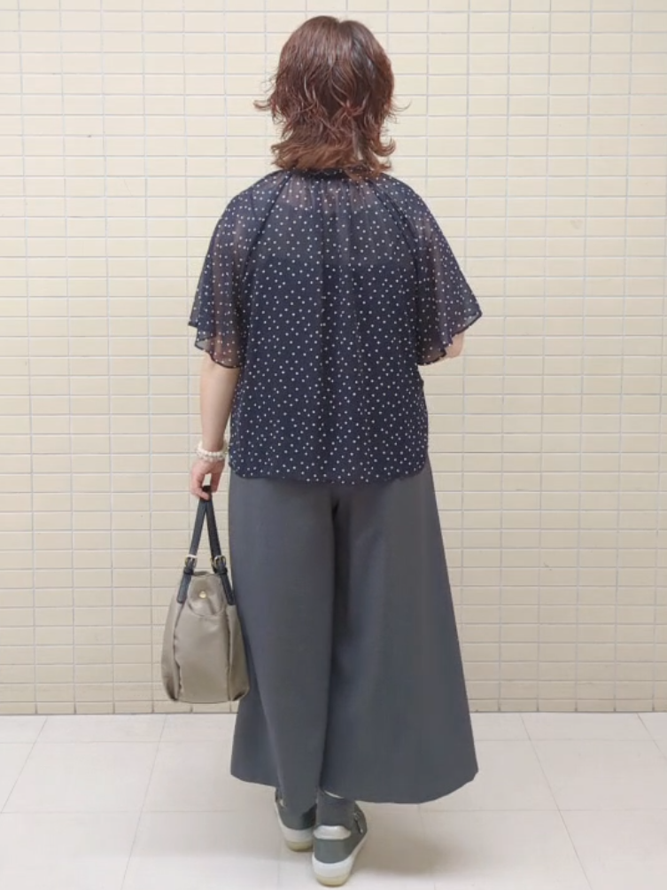 ハム太郎さんの「Reflect｜【セットアップ／手洗い可】ドット柄シアーブラウス」を使ったコーディネート