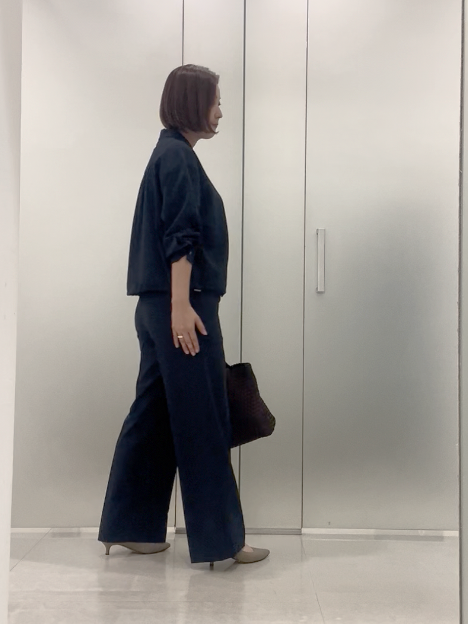 まどかさんの「UNTITLED｜【セットアップ可/UVカット/接触冷感】エアリークールドロストシャツ」を使ったコーディネート