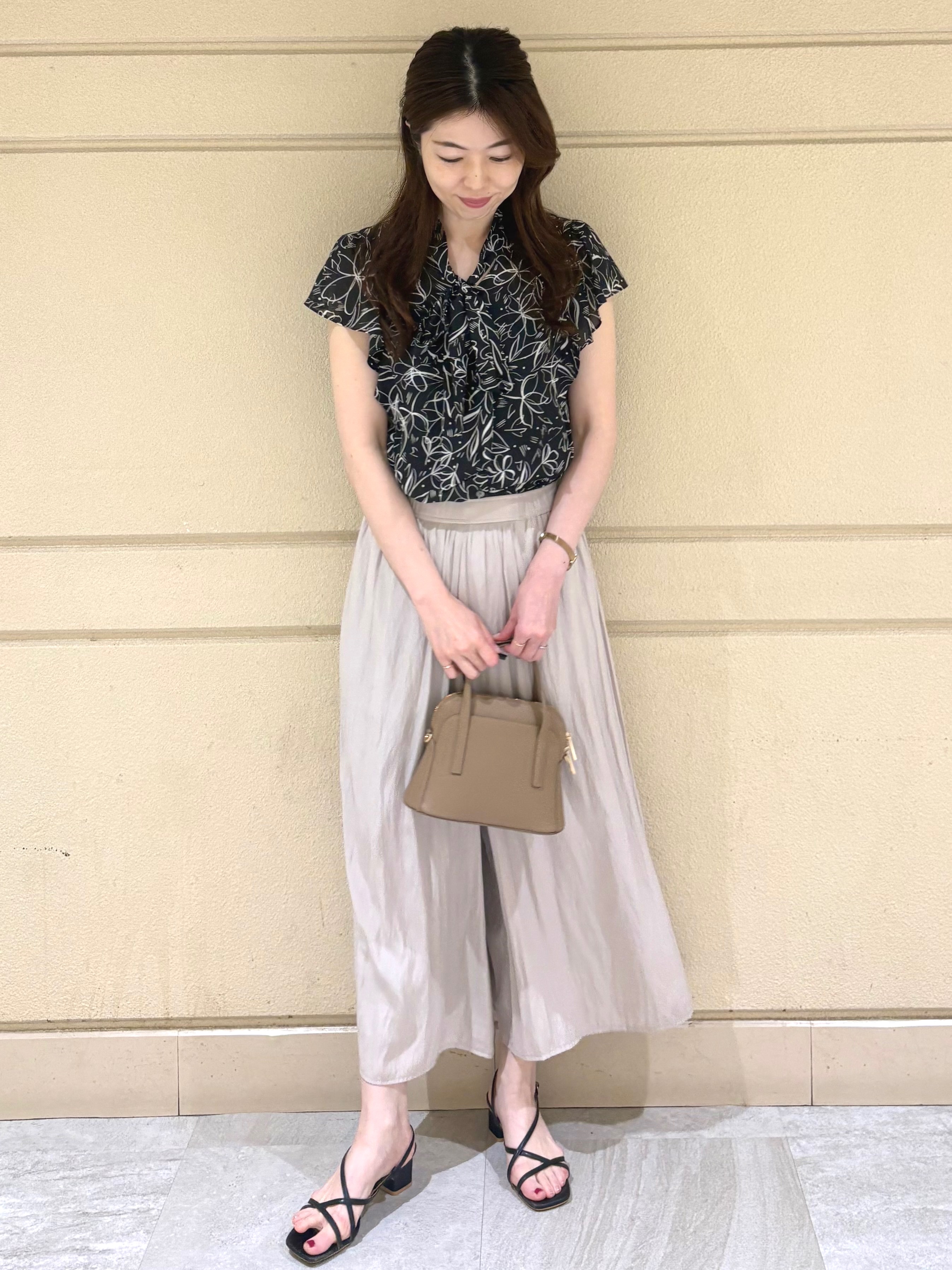 sakiさんの「COUP DE CHANCE｜【手洗い可／日本製】フラワーリボンブラウス」を使ったコーディネート