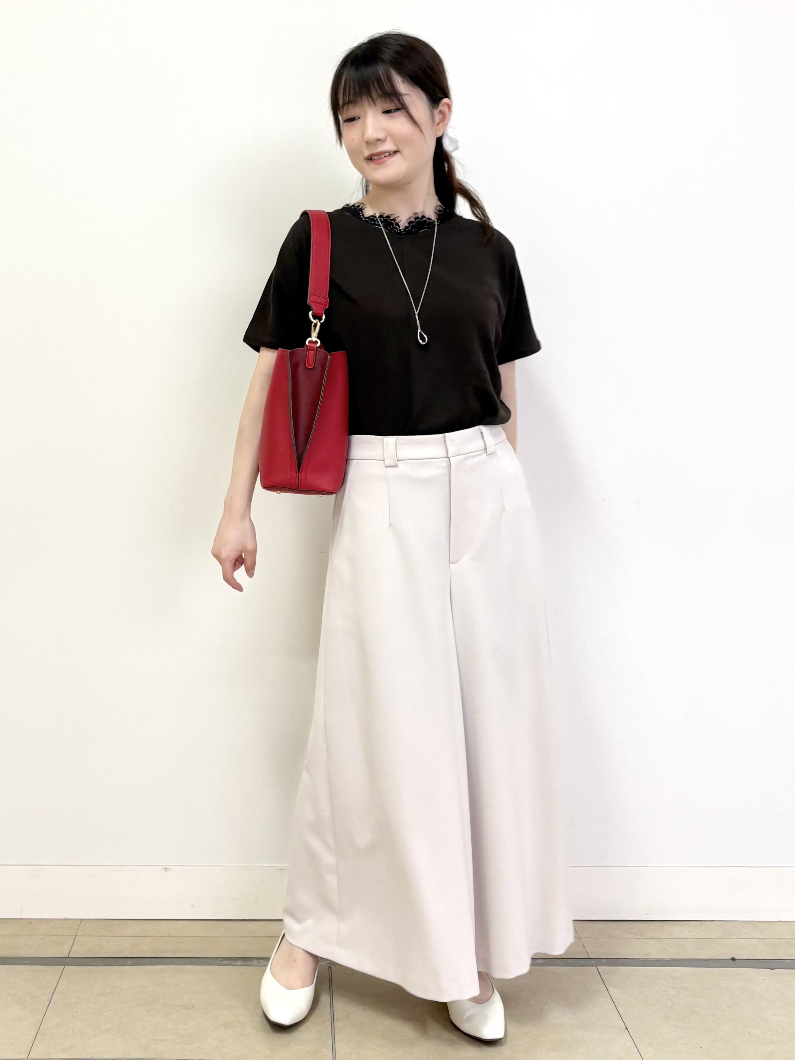 mikiさんの「Reflect｜【二の腕カバー／手洗い可】ネックレース フレンチスリーブニット」を使ったコーディネート