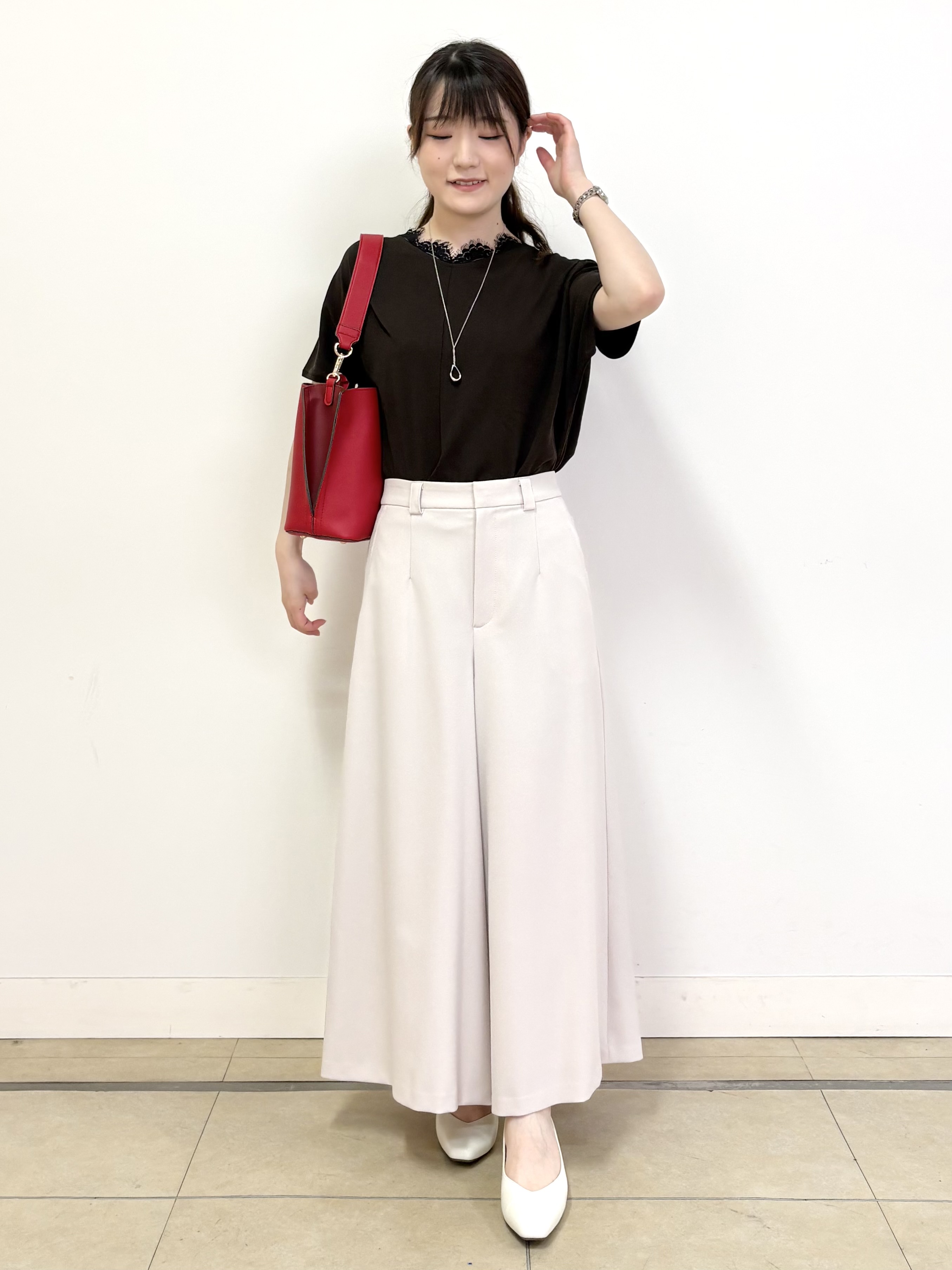 mikiさんの「Reflect｜【二の腕カバー／手洗い可】ネックレース フレンチスリーブニット」を使ったコーディネート