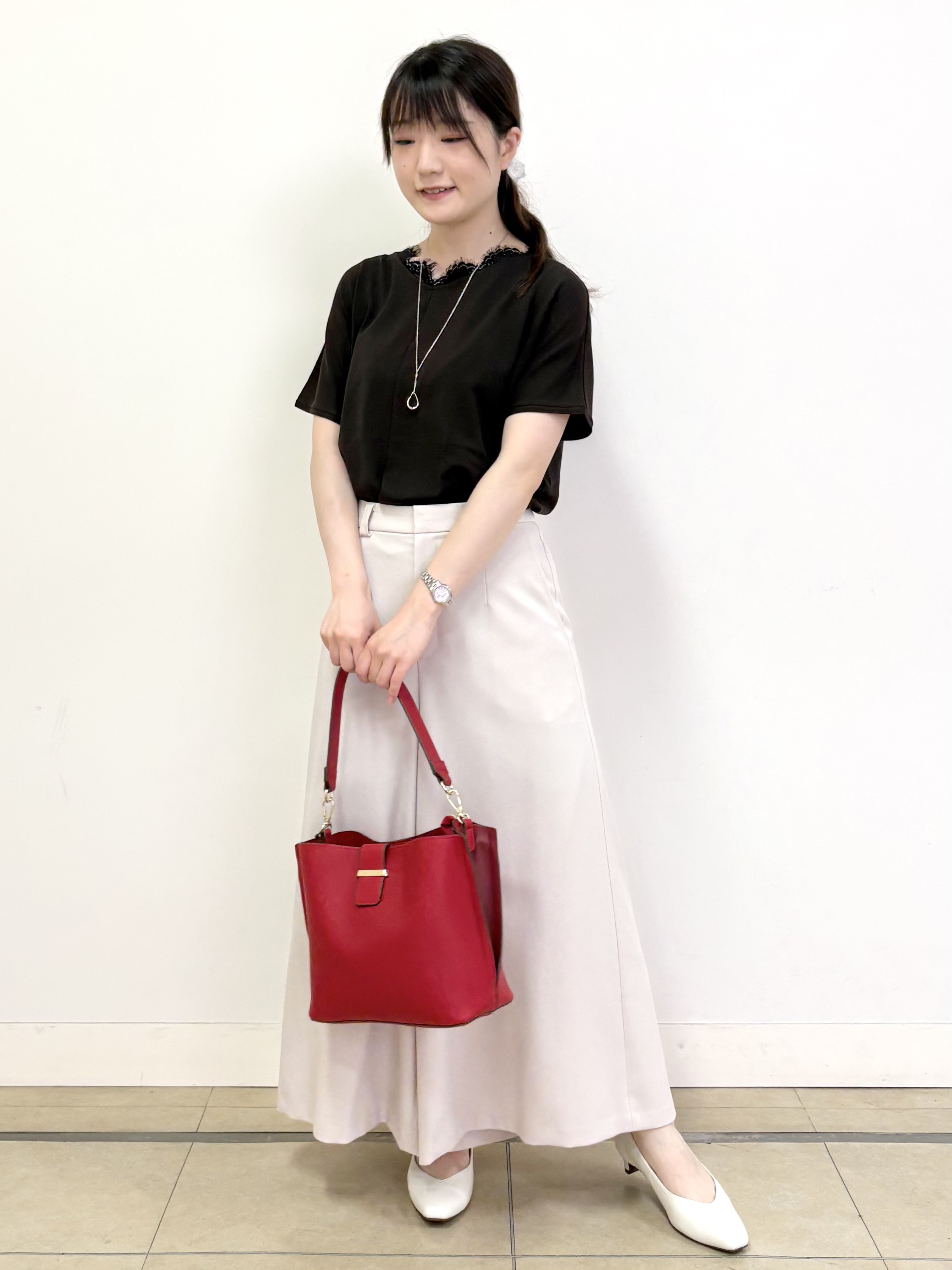 mikiさんの「Reflect｜【二の腕カバー／手洗い可】ネックレース フレンチスリーブニット」を使ったコーディネート