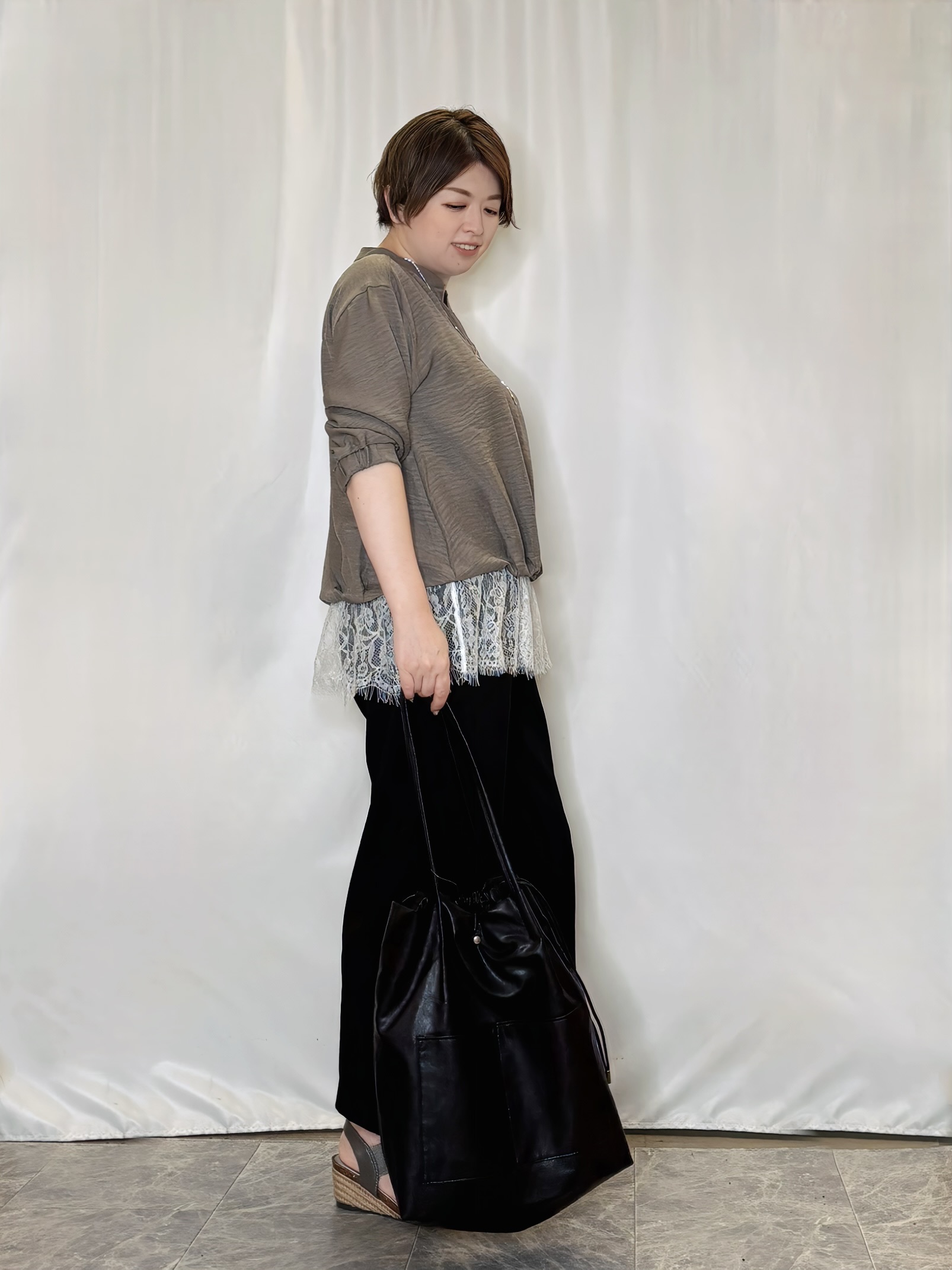 たみさんの「SHOO･LA･RUE｜【S-LL】裾レースで女性らしさをプラス レイヤード風 タックスキッパーブラウス」を使ったコーディネート
