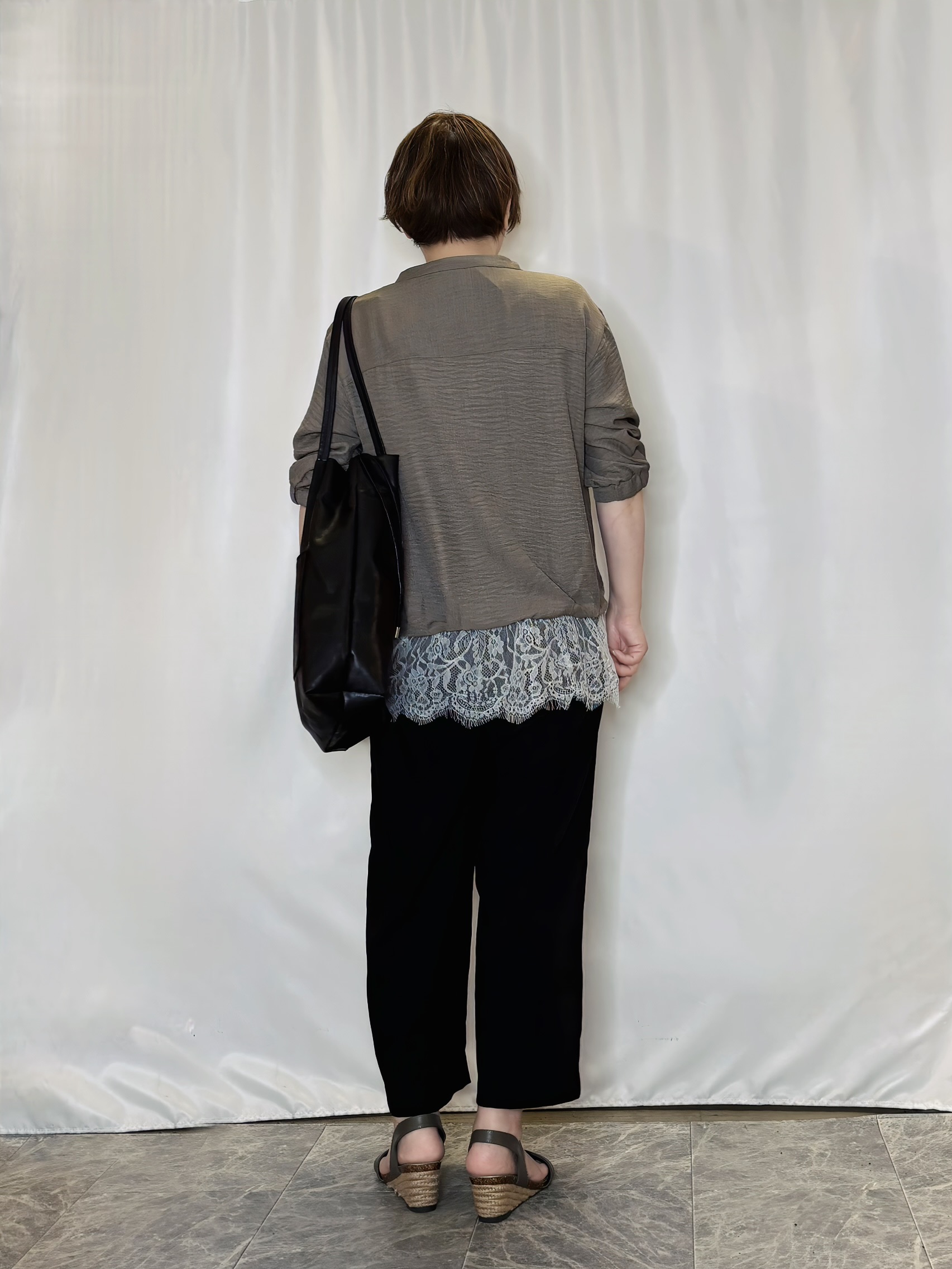 たみさんの「SHOO･LA･RUE｜【S-LL】裾レースで女性らしさをプラス レイヤード風 タックスキッパーブラウス」を使ったコーディネート