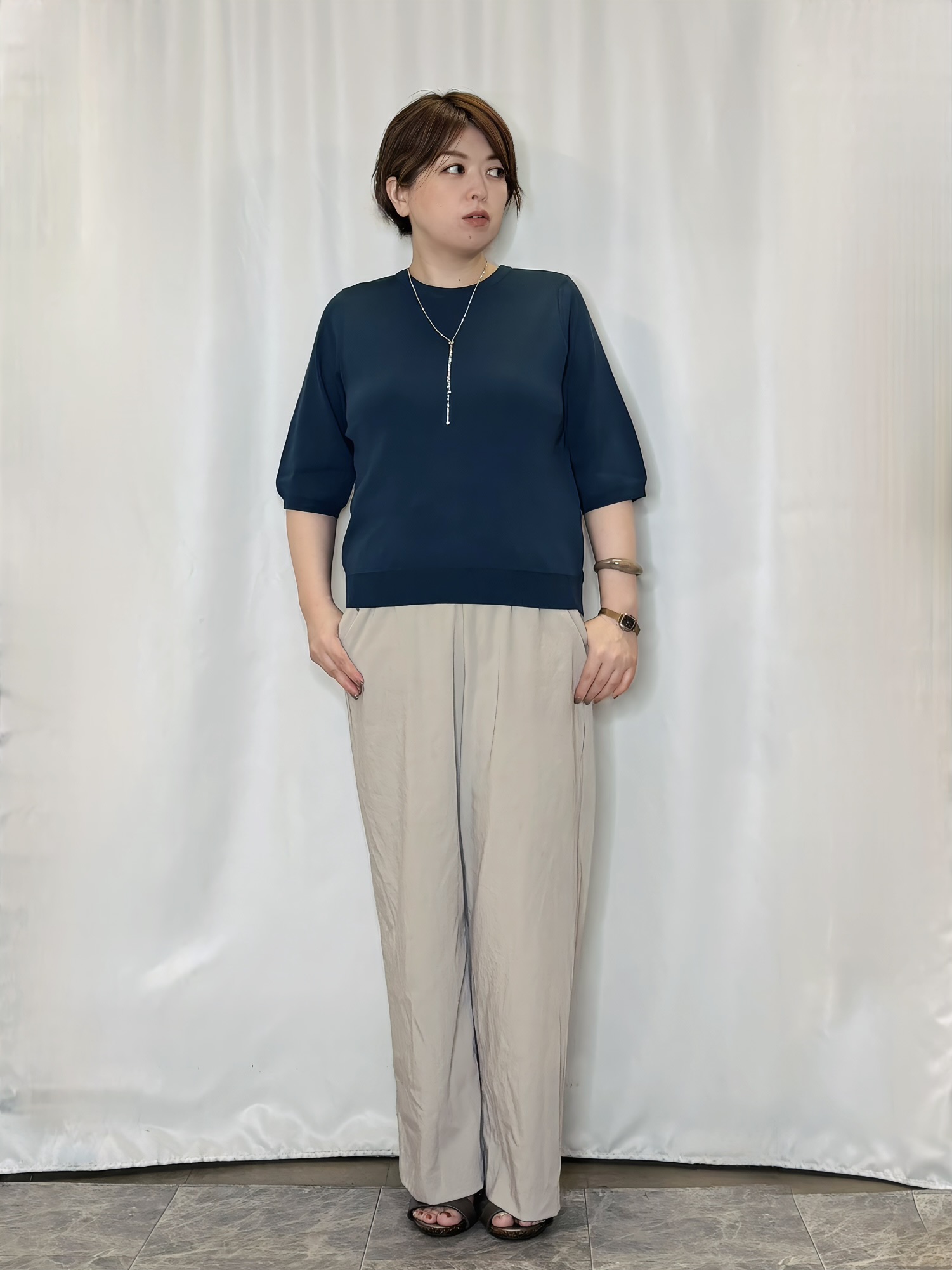 たみさんの「SHOO･LA･RUE｜【ガンガン洗える/ひんやり/UV/毛玉になりにくい】上半身すっきり 二の腕見せない5分袖ニット」を使ったコーディネート